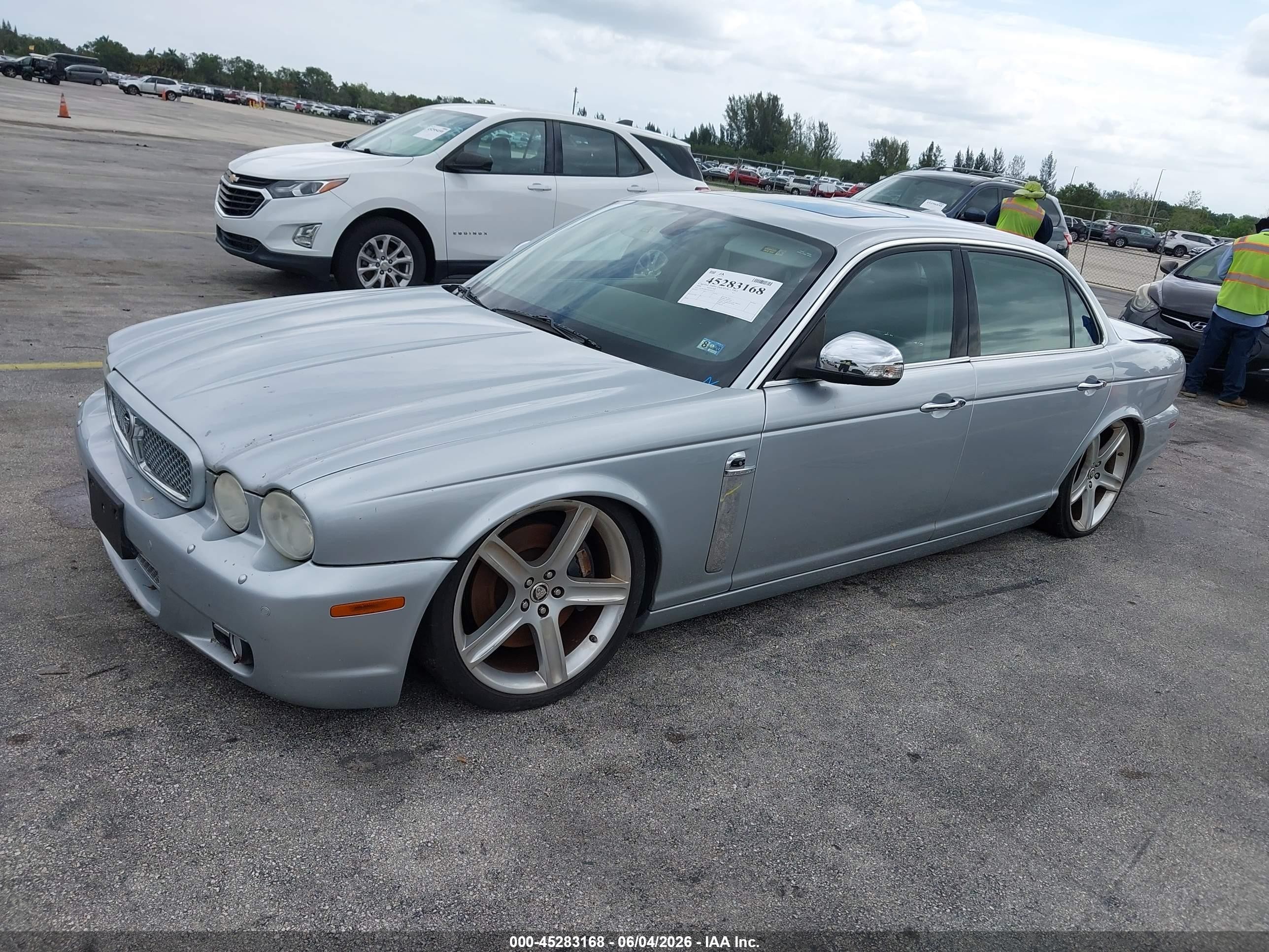 2008 Jaguar Xj Super V8 Silver vin: SAJWA82C38TH21537