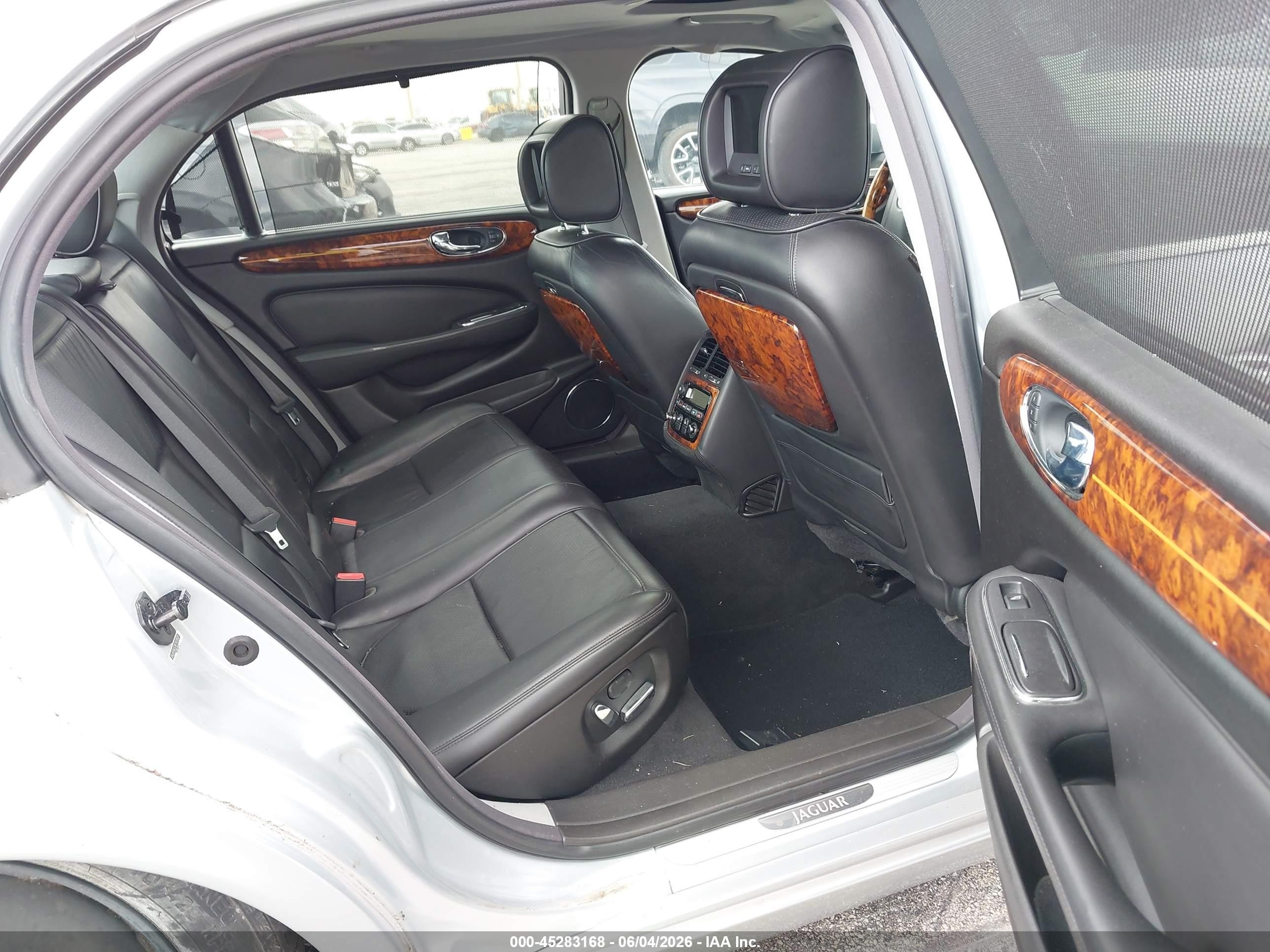 2008 Jaguar Xj Super V8 Silver vin: SAJWA82C38TH21537