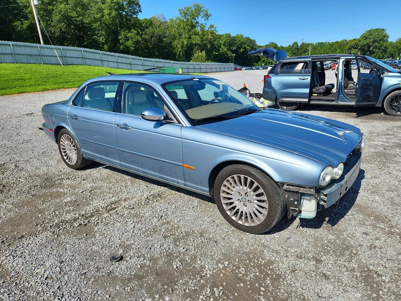 2005 Jaguar Vandenplas Blue vin: SAJWA82C95SG37689
