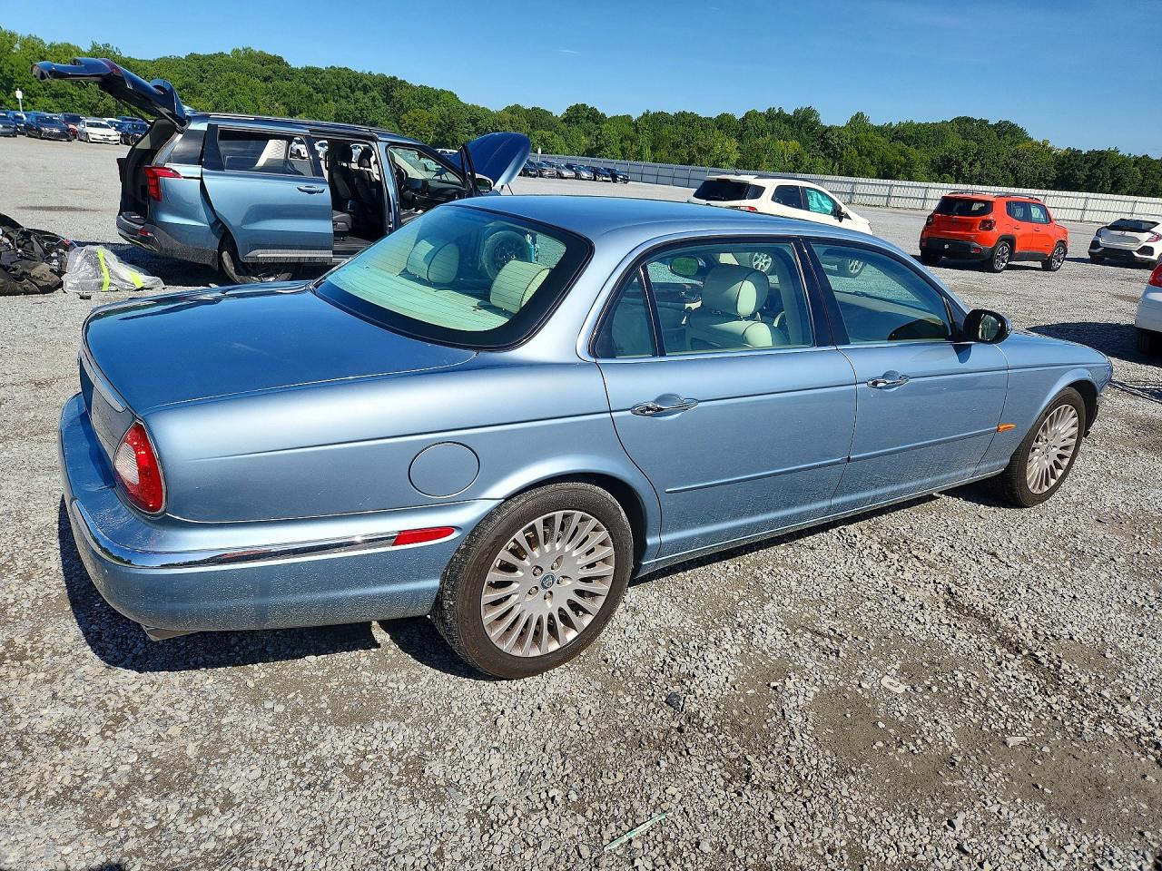 2005 Jaguar Vandenplas Blue vin: SAJWA82C95SG37689
