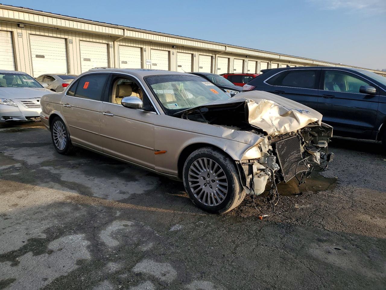 2005 Jaguar Vandenplas Tan vin: SAJWA82C95SG44464
