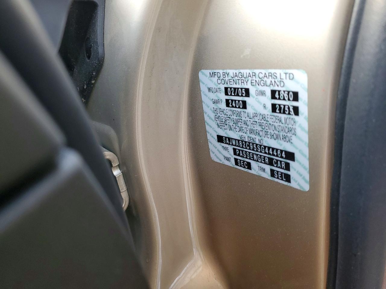 2005 Jaguar Vandenplas Tan vin: SAJWA82C95SG44464