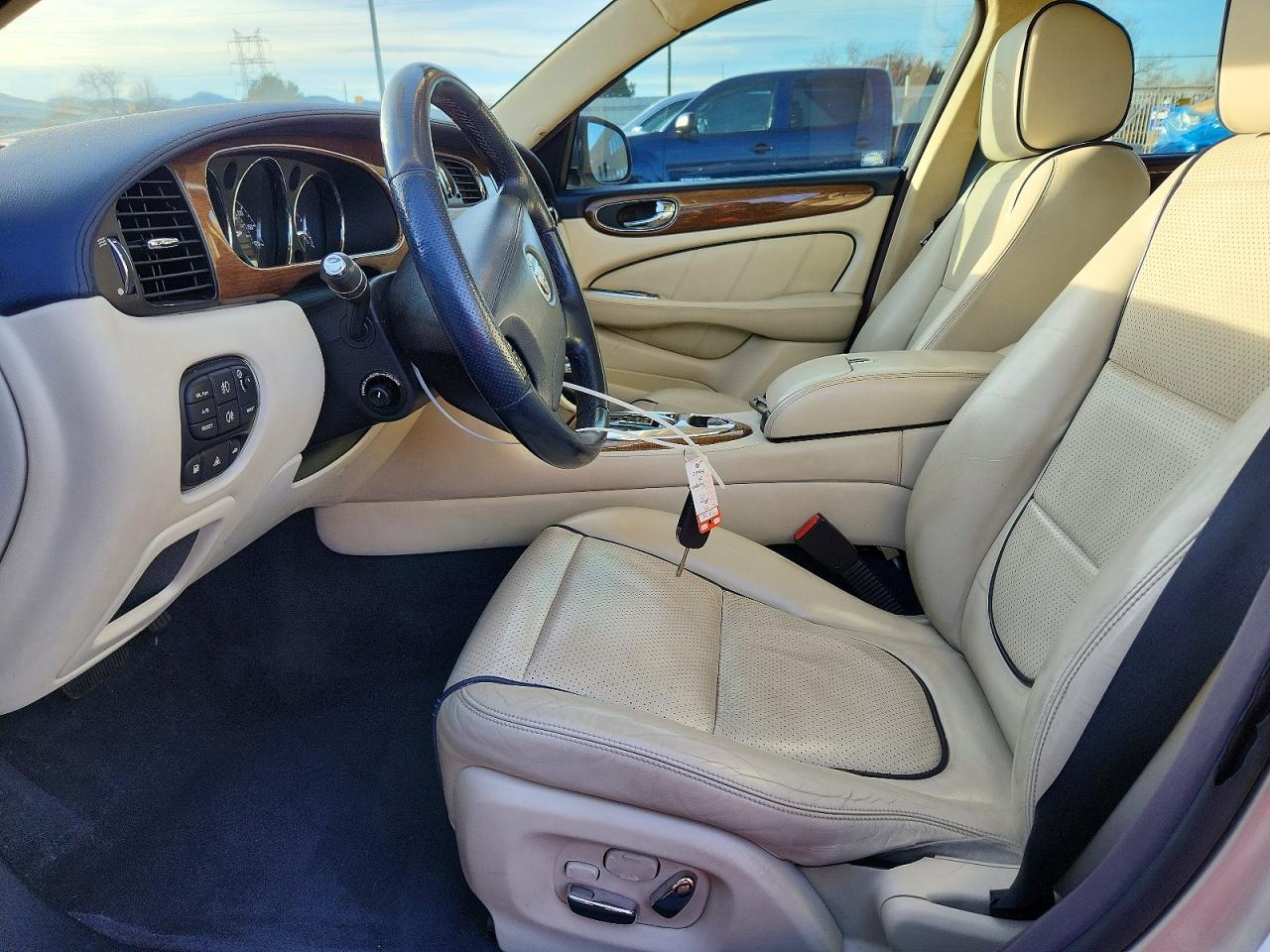 2009 Jaguar Xj Portfolio Бежевый vin: SAJWA94C79TH29919