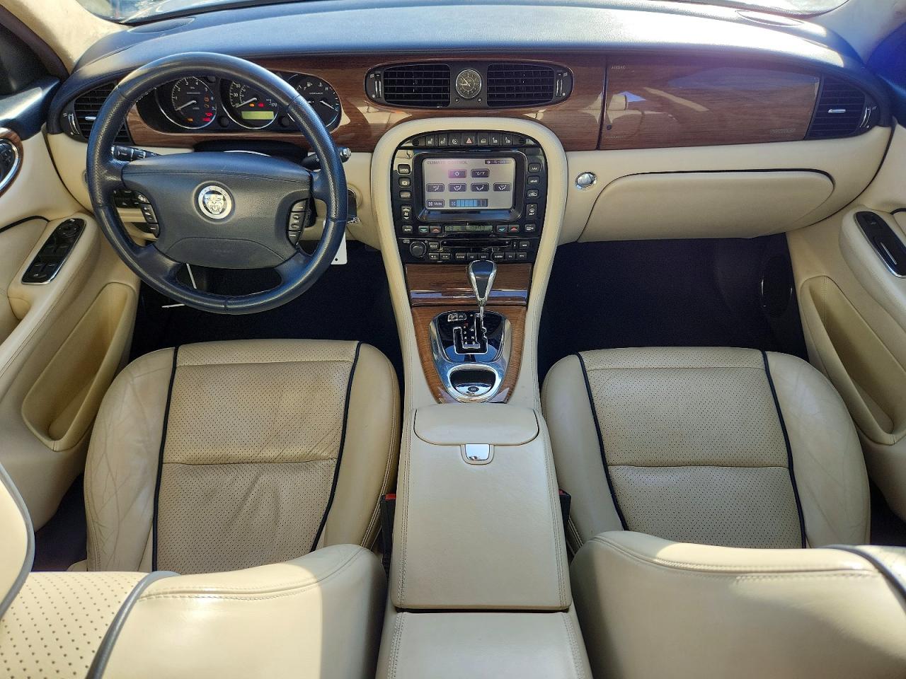 2009 Jaguar Xj Portfolio Бежевый vin: SAJWA94C79TH29919