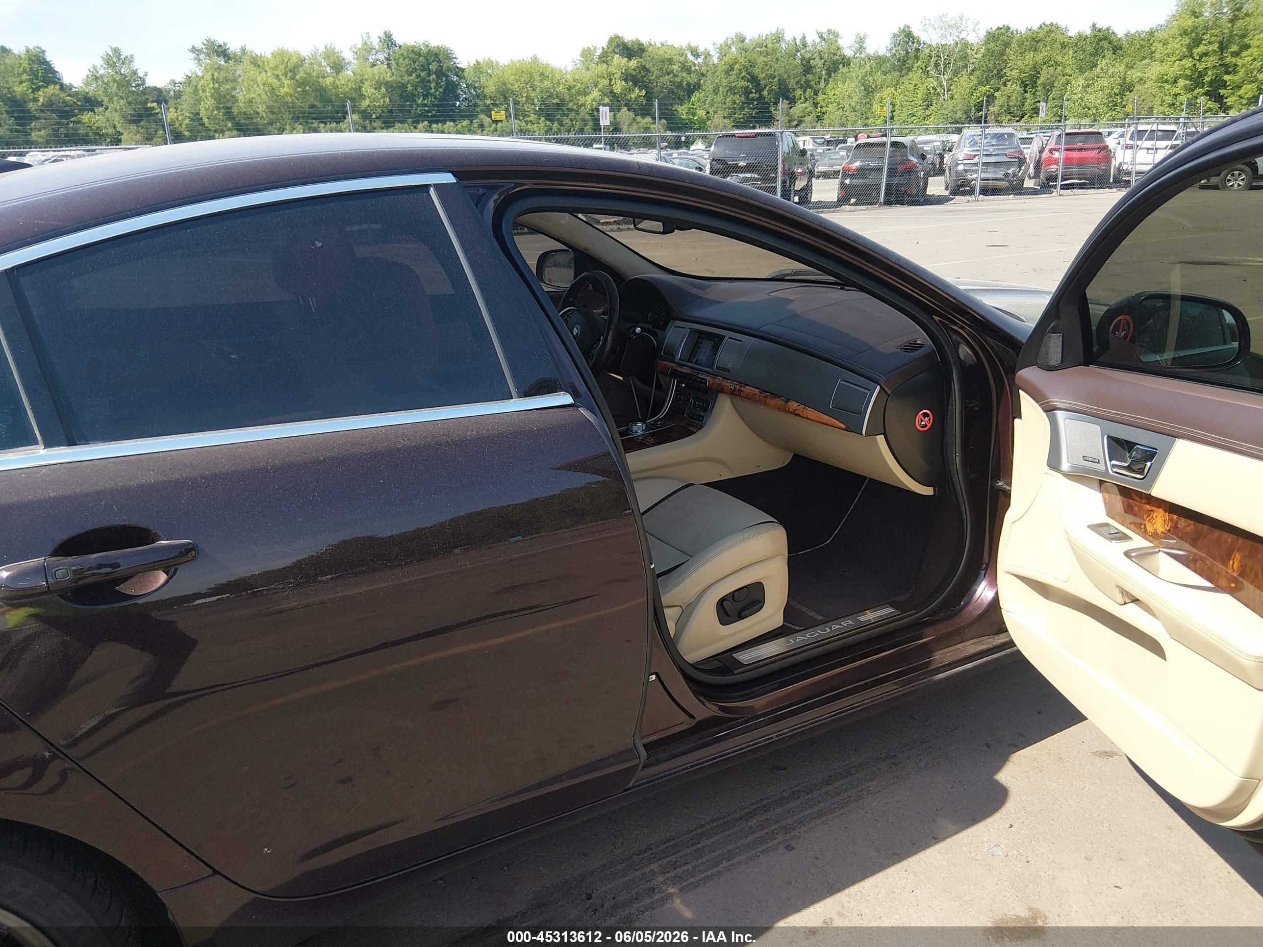 2014 Jaguar Xf V6 Sc Burgundy vin: SAJWJ0EF3E8U28238
