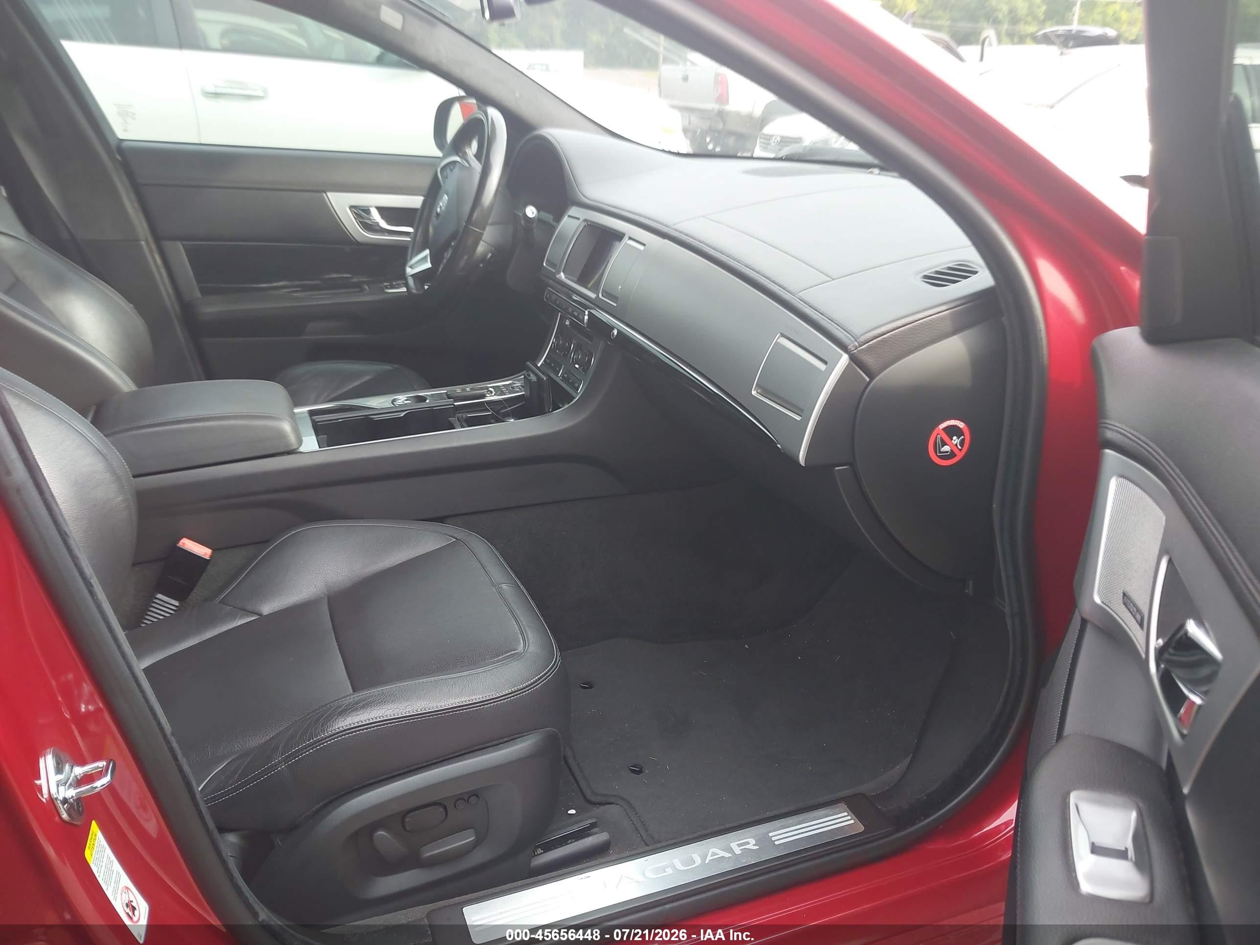 2015 Jaguar Xf 3.0 Portfolio/3.0 Sport Red vin: SAJWJ0FF5F8U60950