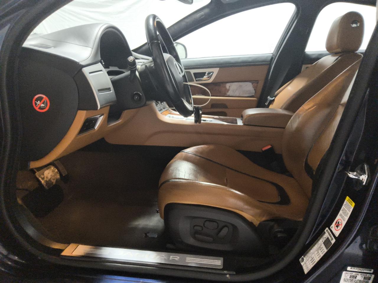 2015 Jaguar Xf 3.0 Sport Awd Blue vin: SAJWJ0FF6F8U68457 Damage: Left Front Seat Cushion, Torn, 1 To 2 Inches