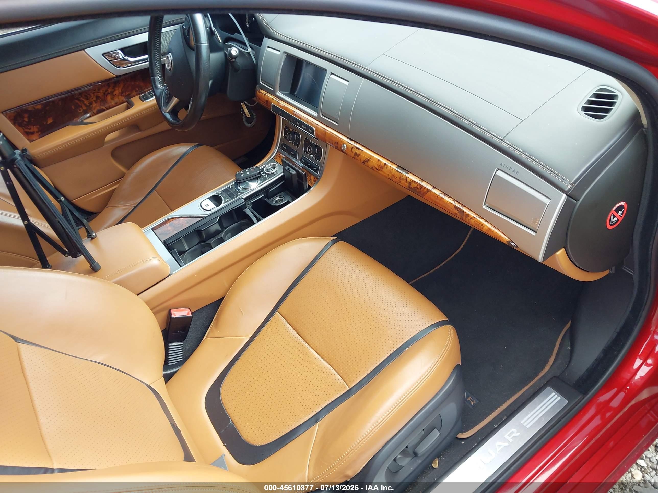 2015 Jaguar Xf 3.0 Portfolio/3.0 Sport Red vin: SAJWJ0FF9F8U64970
