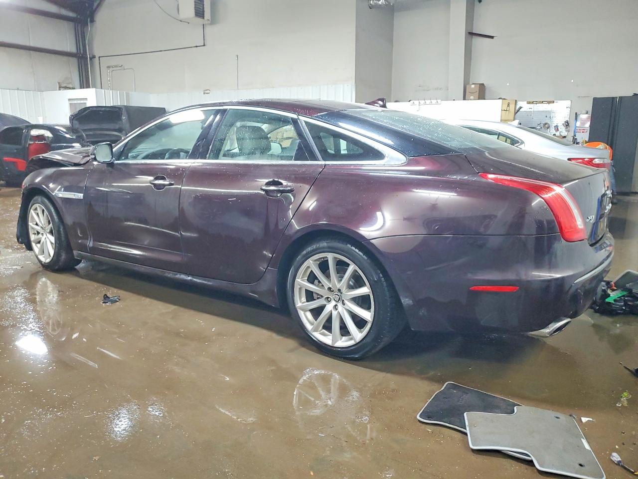 2013 Jaguar Xj Purple vin: SAJWJ1CD0D8V48570