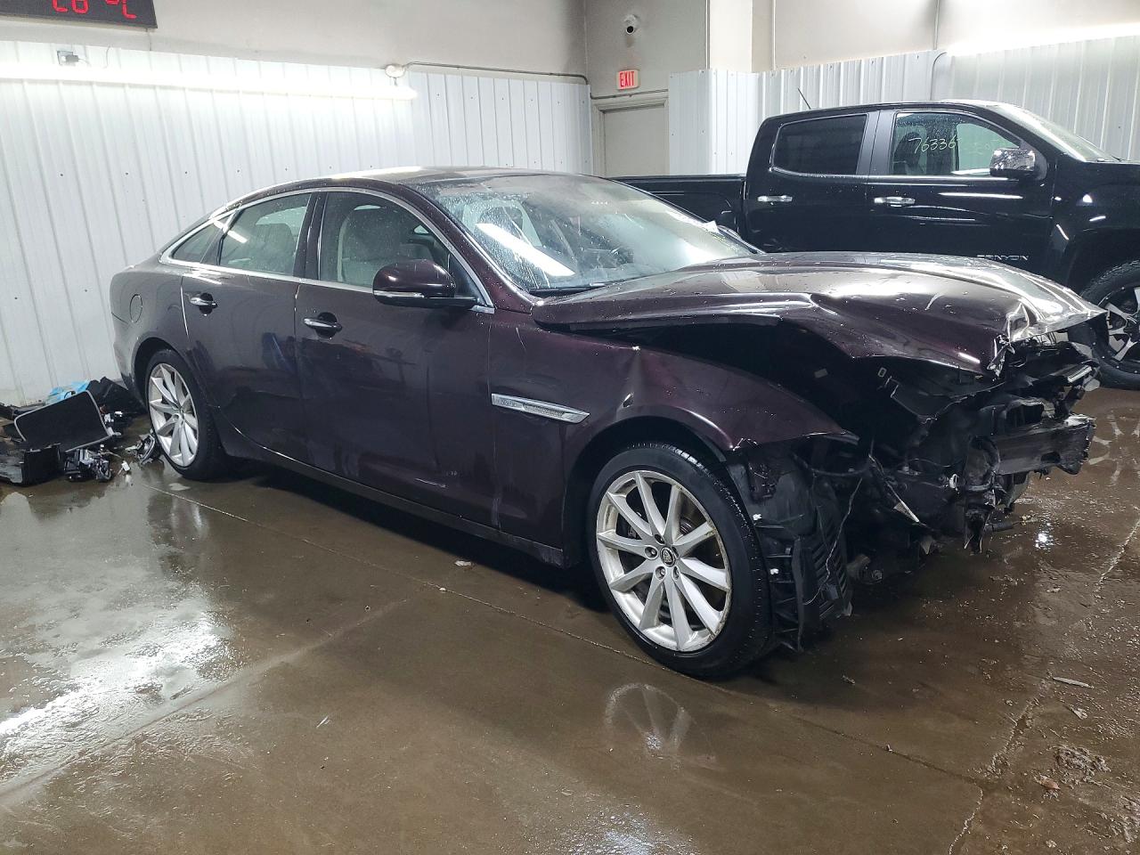 2013 Jaguar Xj Purple vin: SAJWJ1CD0D8V48570