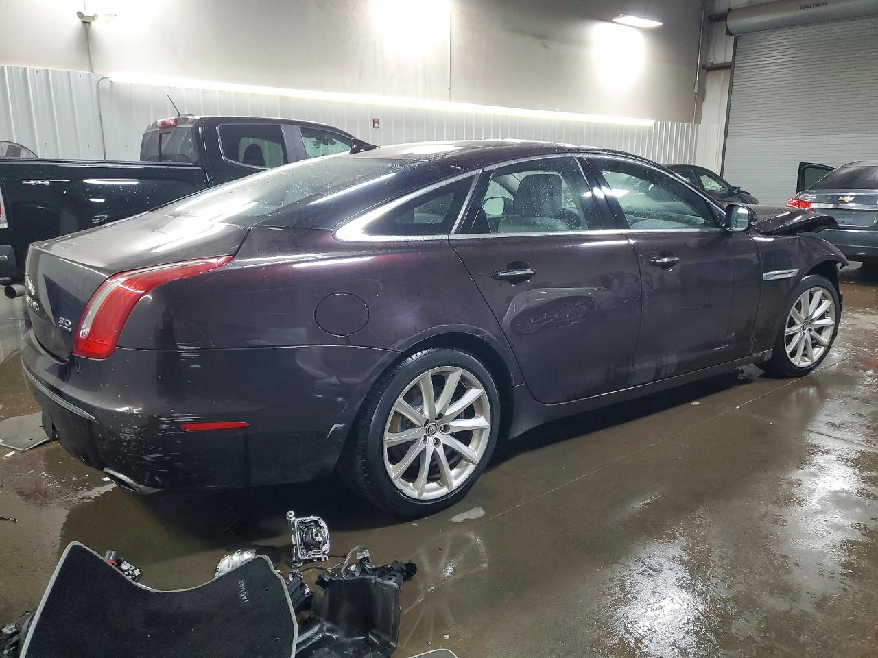 2013 Jaguar Xj Purple vin: SAJWJ1CD0D8V48570