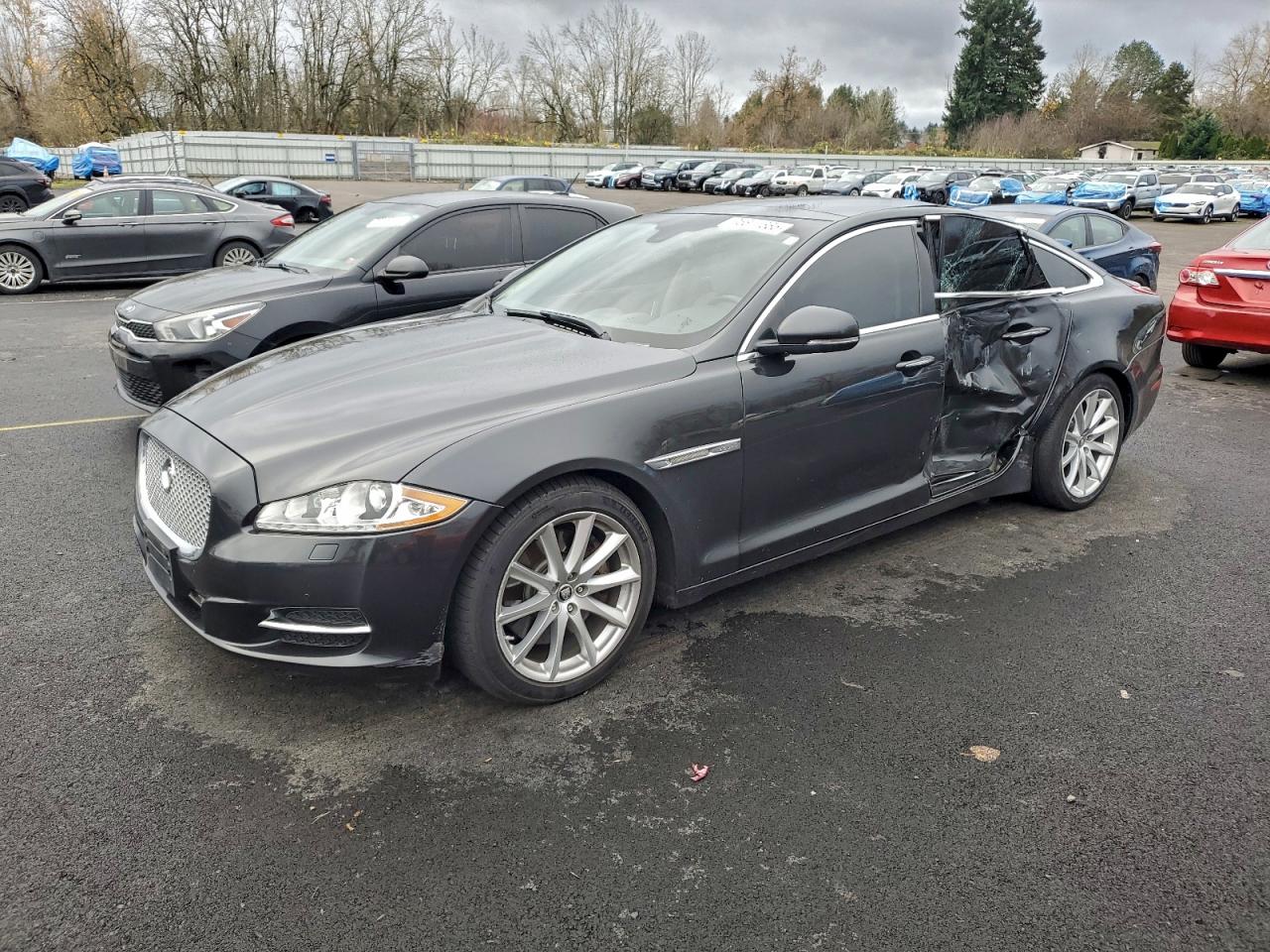 2013 Jaguar Xj Black vin: SAJWJ1CD1D8V44253