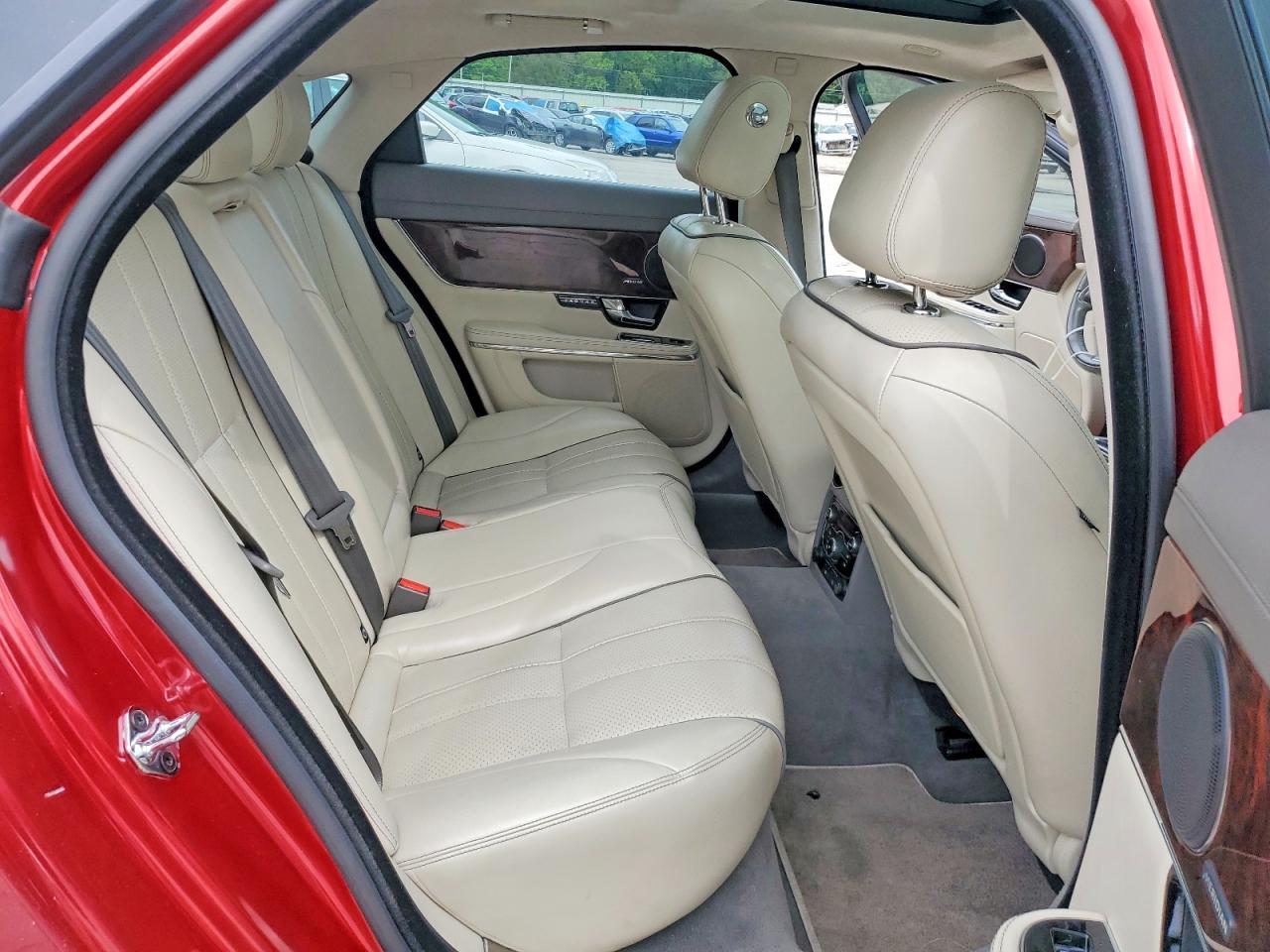 2013 Jaguar Xj Red vin: SAJWJ1CD2D8V49221