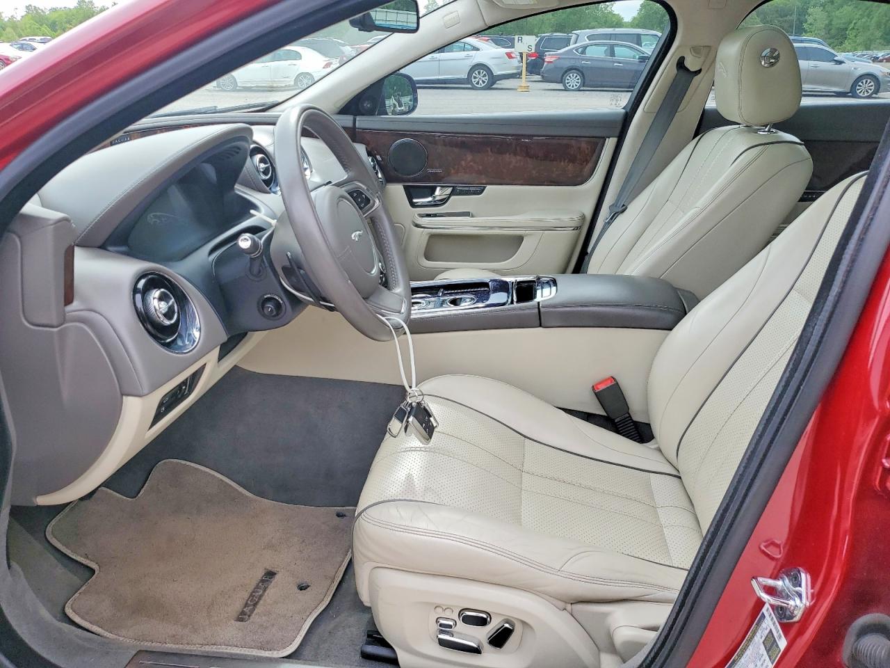 2013 Jaguar Xj Red vin: SAJWJ1CD2D8V49221