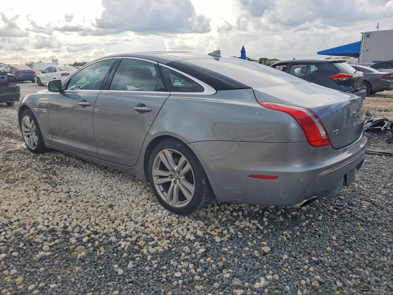 2013 Jaguar Xj Gray vin: SAJWJ1CD4D8V46305