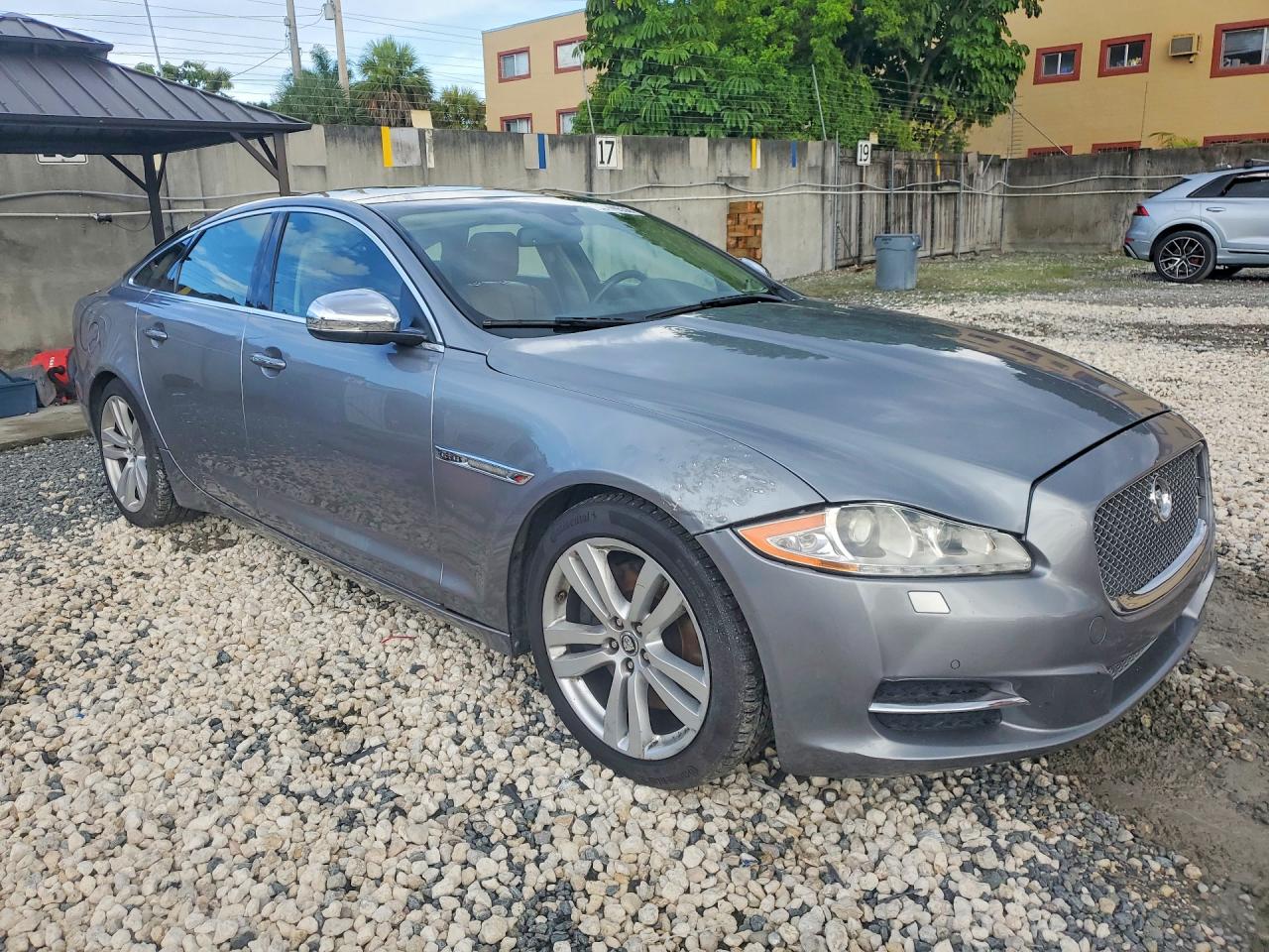 2013 Jaguar Xj Gray vin: SAJWJ1CD4D8V46305