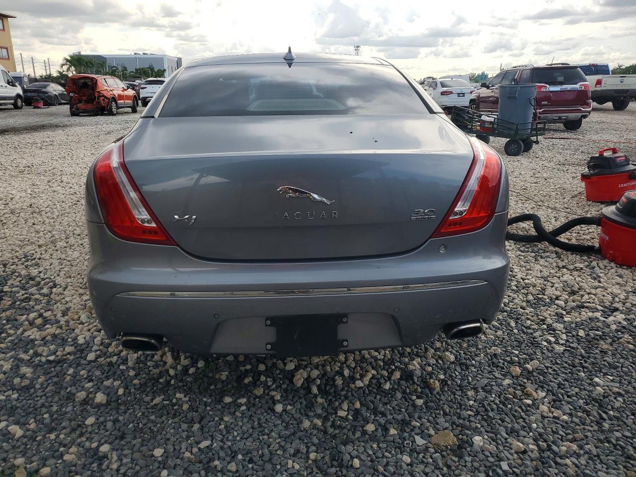 2013 Jaguar Xj Gray vin: SAJWJ1CD4D8V46305