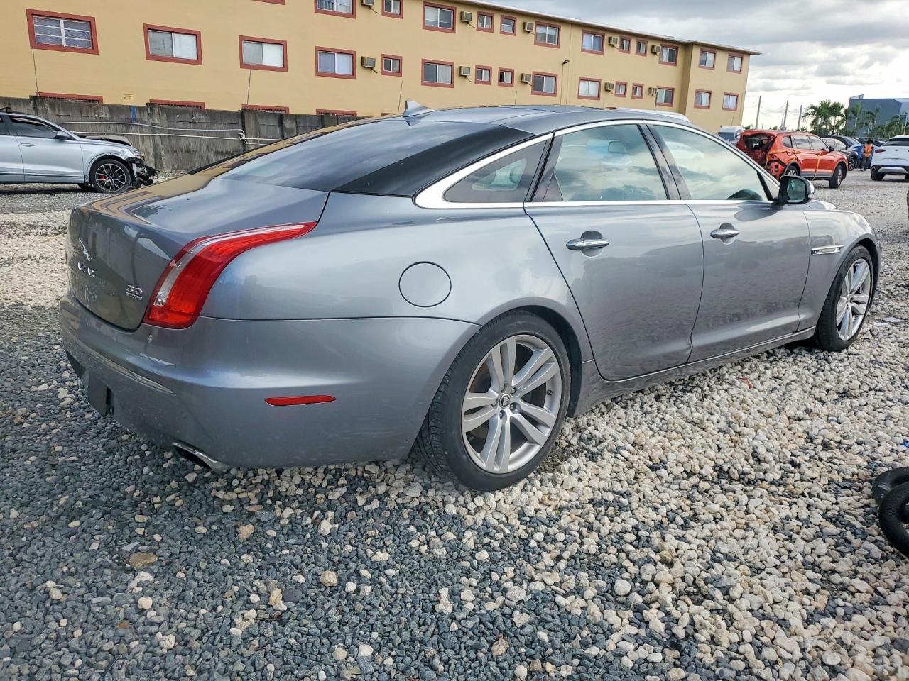 2013 Jaguar Xj Gray vin: SAJWJ1CD4D8V46305
