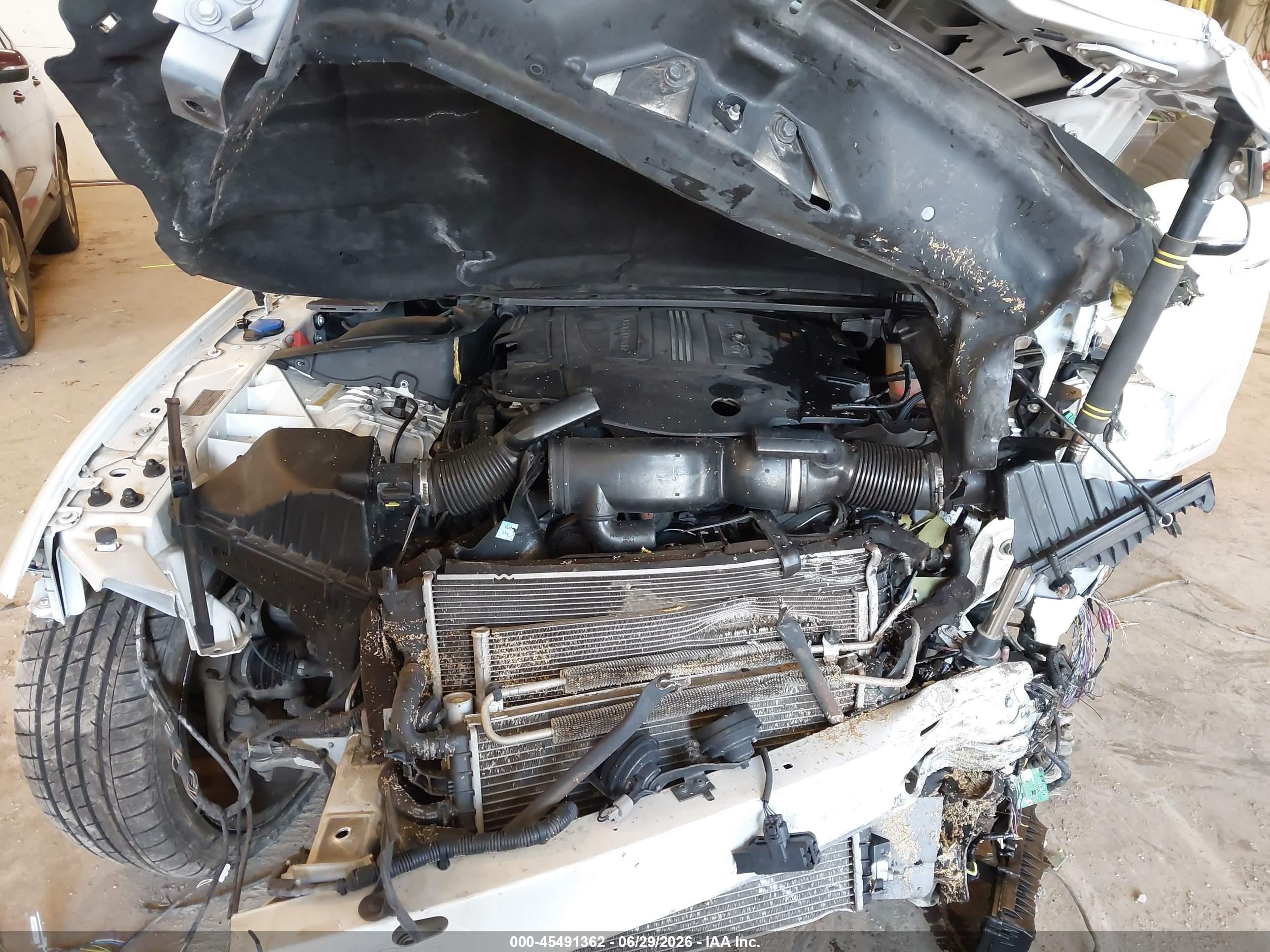 2015 Jaguar Xj   Белый vin: SAJWJ1CD4F8V89917