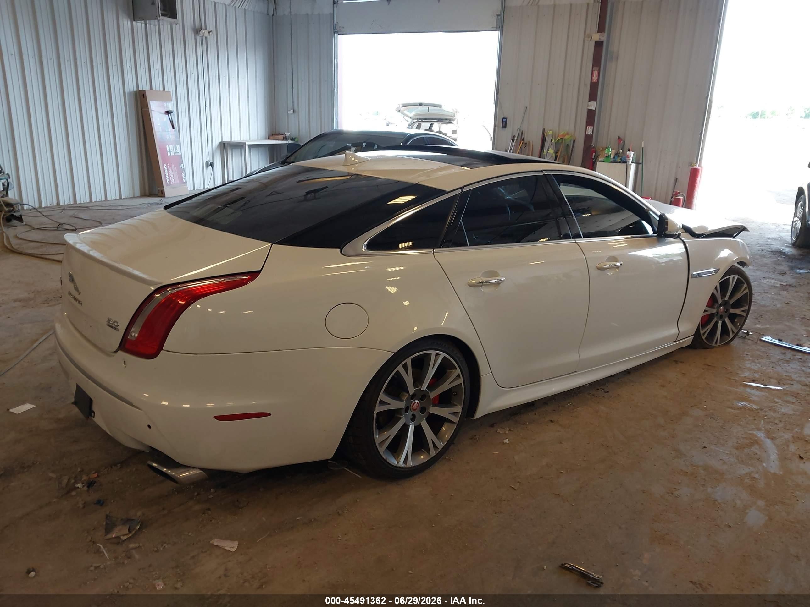 2015 Jaguar Xj   Белый vin: SAJWJ1CD4F8V89917