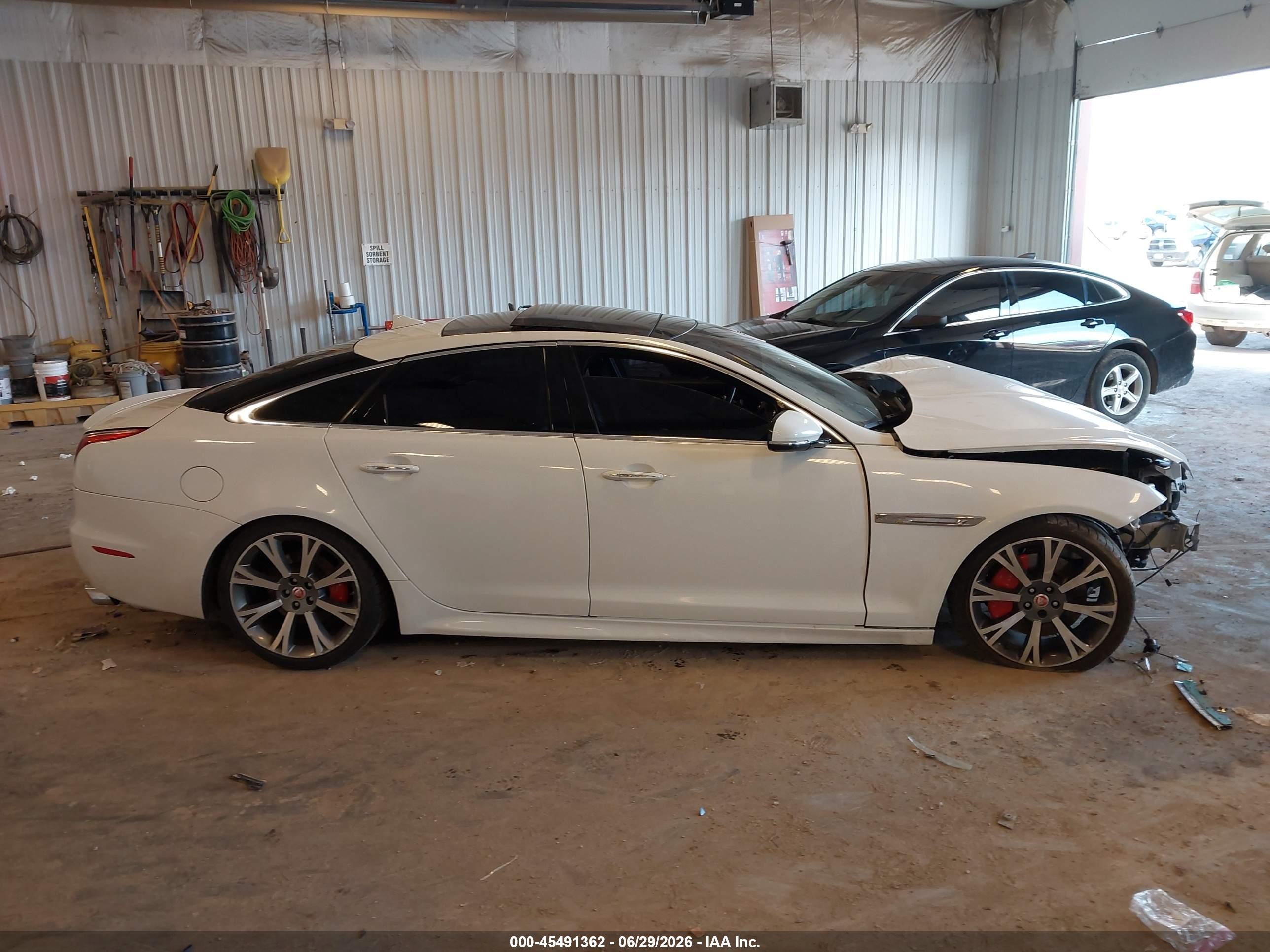 2015 Jaguar Xj   Белый vin: SAJWJ1CD4F8V89917