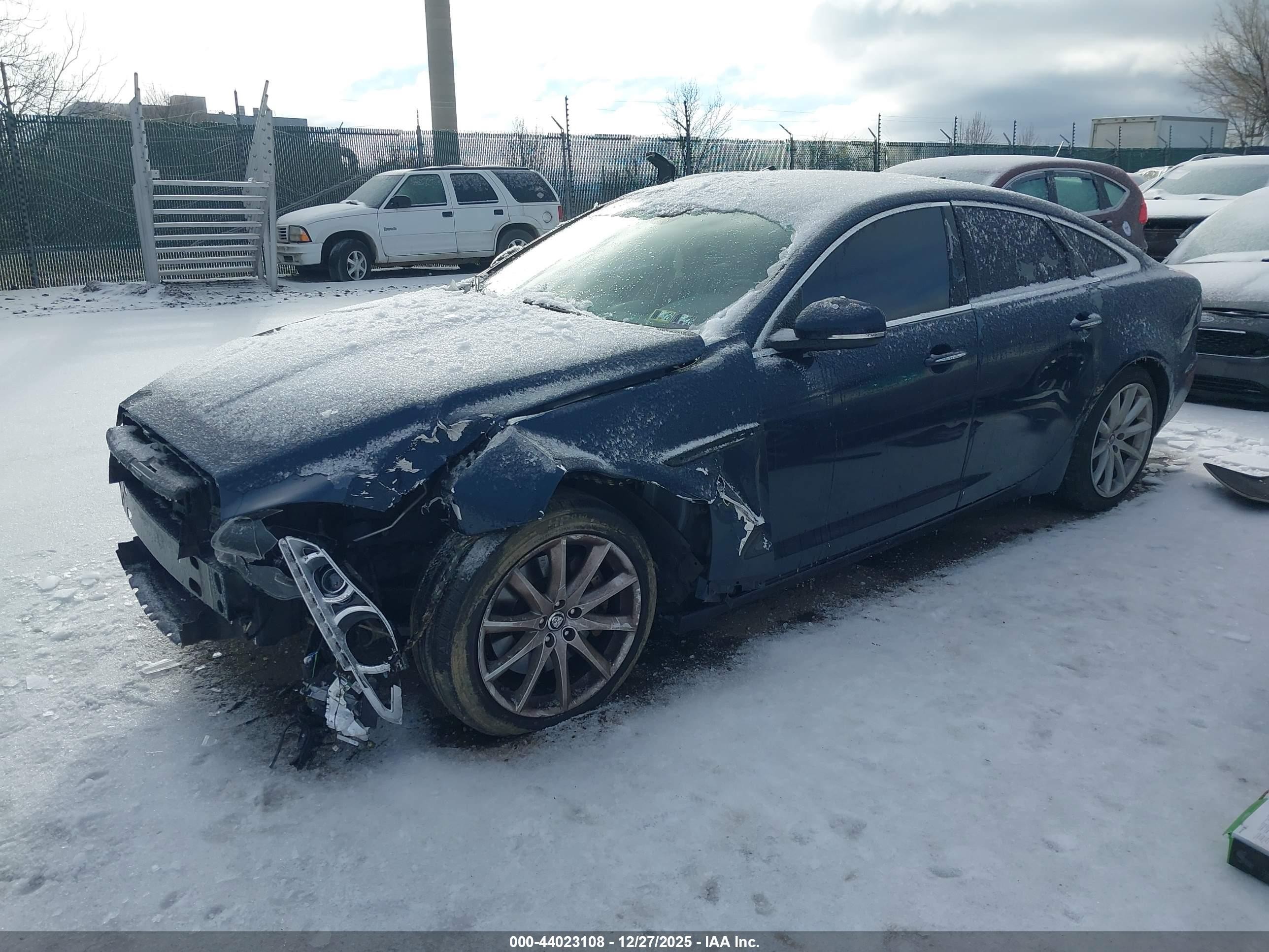 2013 Jaguar Xj   Dark Blue vin: SAJWJ1CD5D8V50816