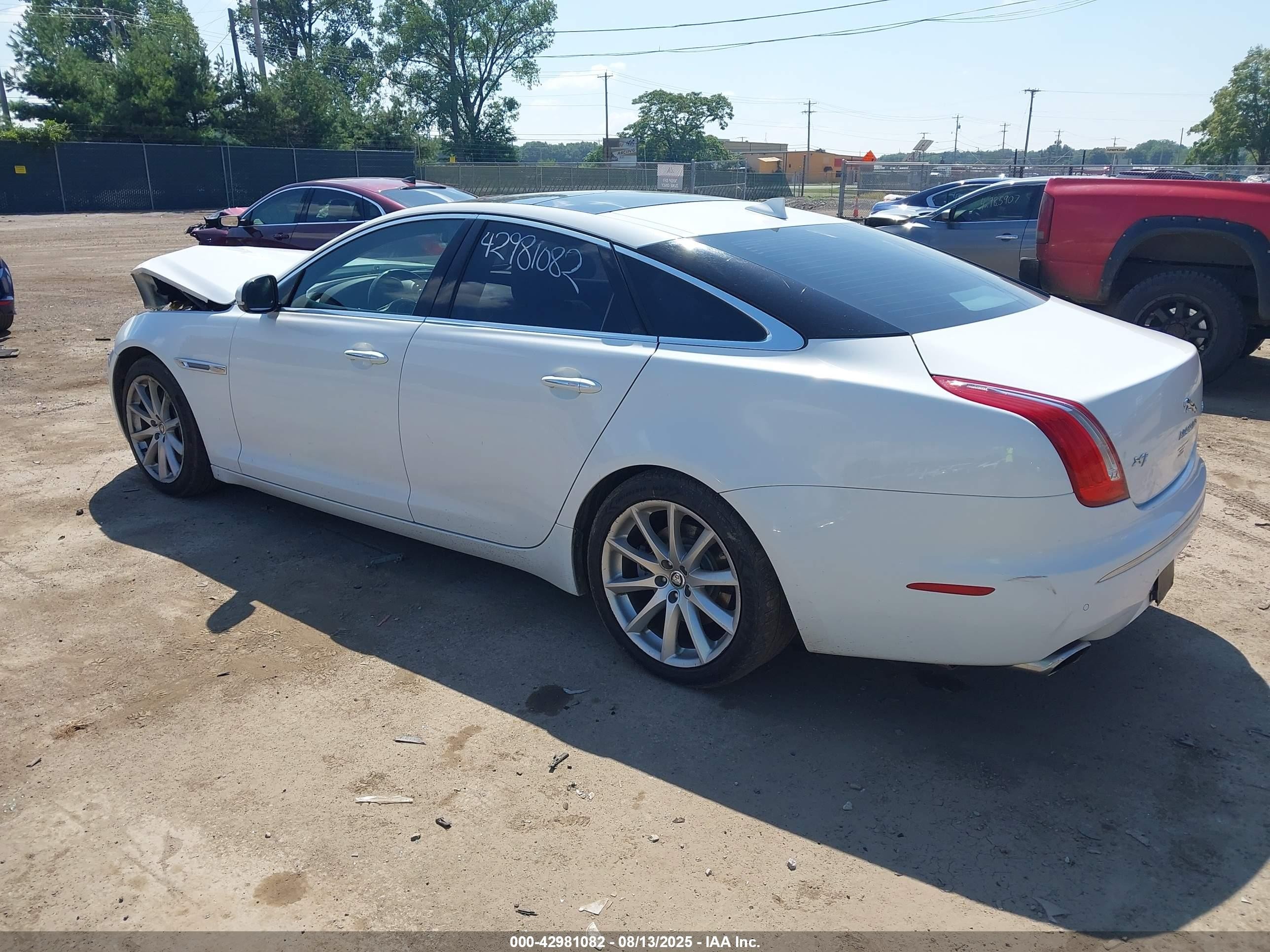 2013 Jaguar Xj   White vin: SAJWJ1CD5D8V51769