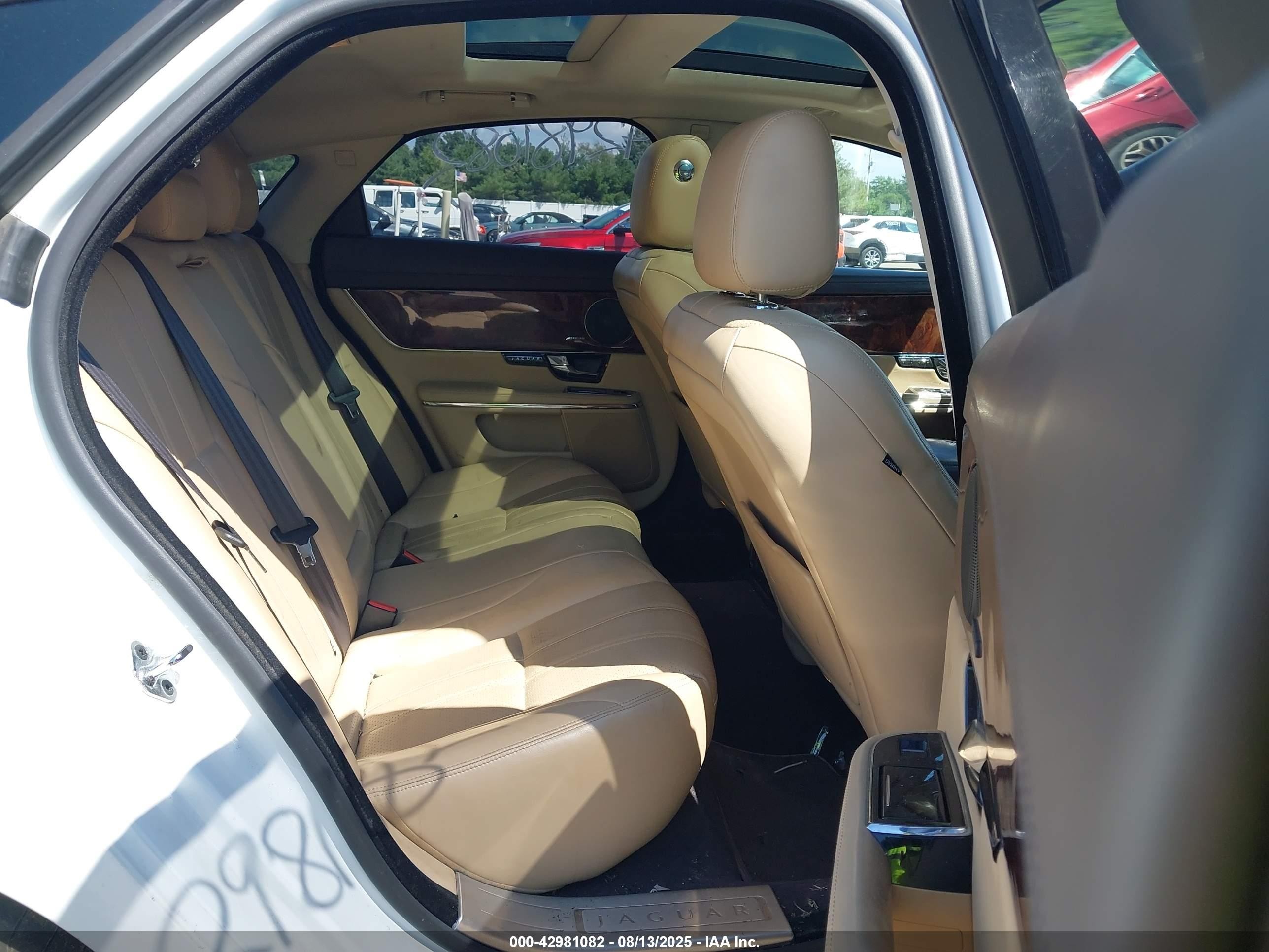 2013 Jaguar Xj   White vin: SAJWJ1CD5D8V51769