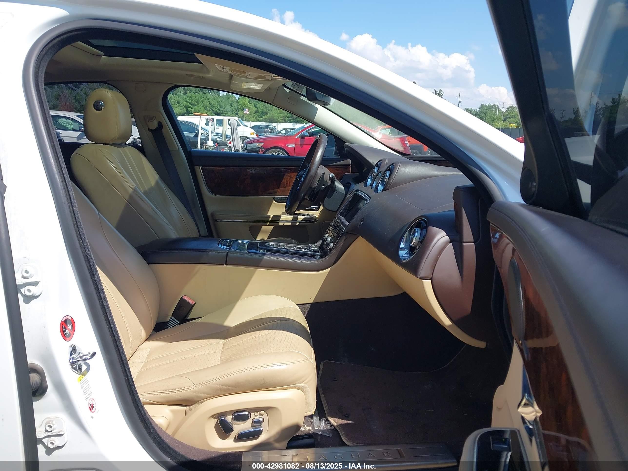 2013 Jaguar Xj   White vin: SAJWJ1CD5D8V51769