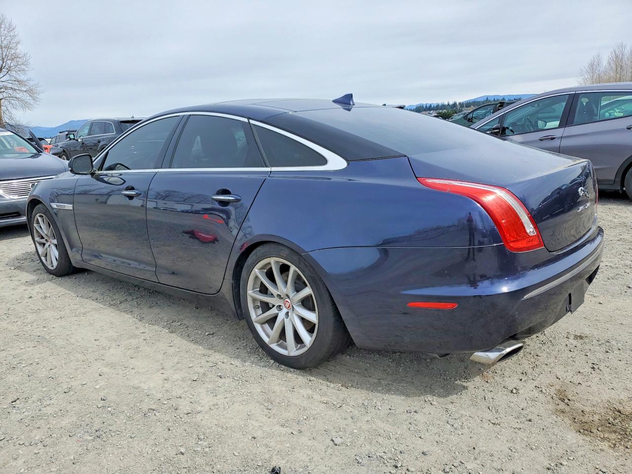 2014 Jaguar Xj Blue vin: SAJWJ1CD6E8V63804