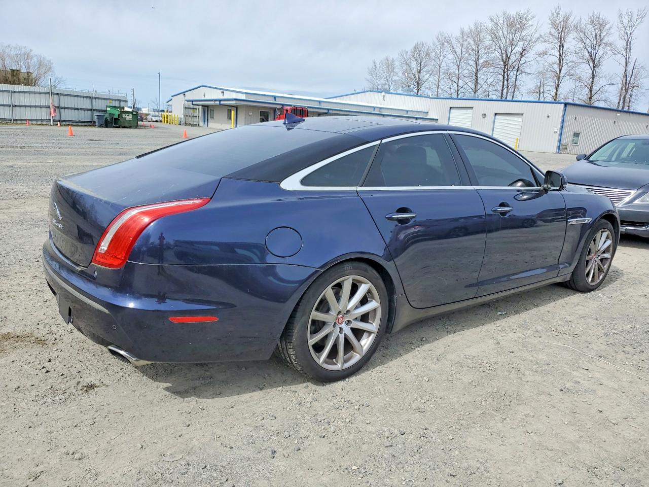 2014 Jaguar Xj Blue vin: SAJWJ1CD6E8V63804