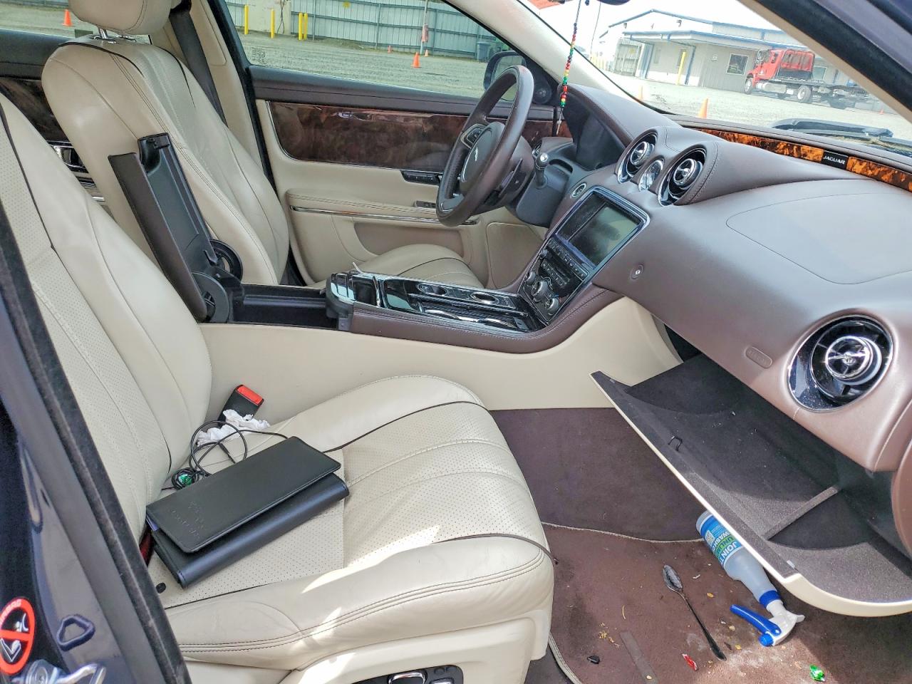 2014 Jaguar Xj Blue vin: SAJWJ1CD6E8V63804