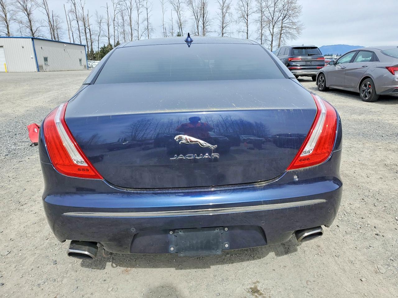 2014 Jaguar Xj Blue vin: SAJWJ1CD6E8V63804