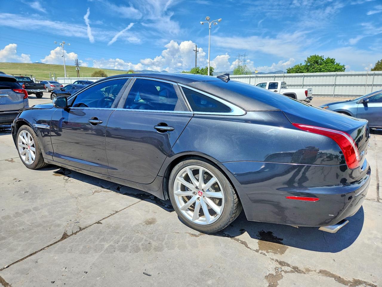 2015 Jaguar Xj Gray vin: SAJWJ1CD6F8V77865
