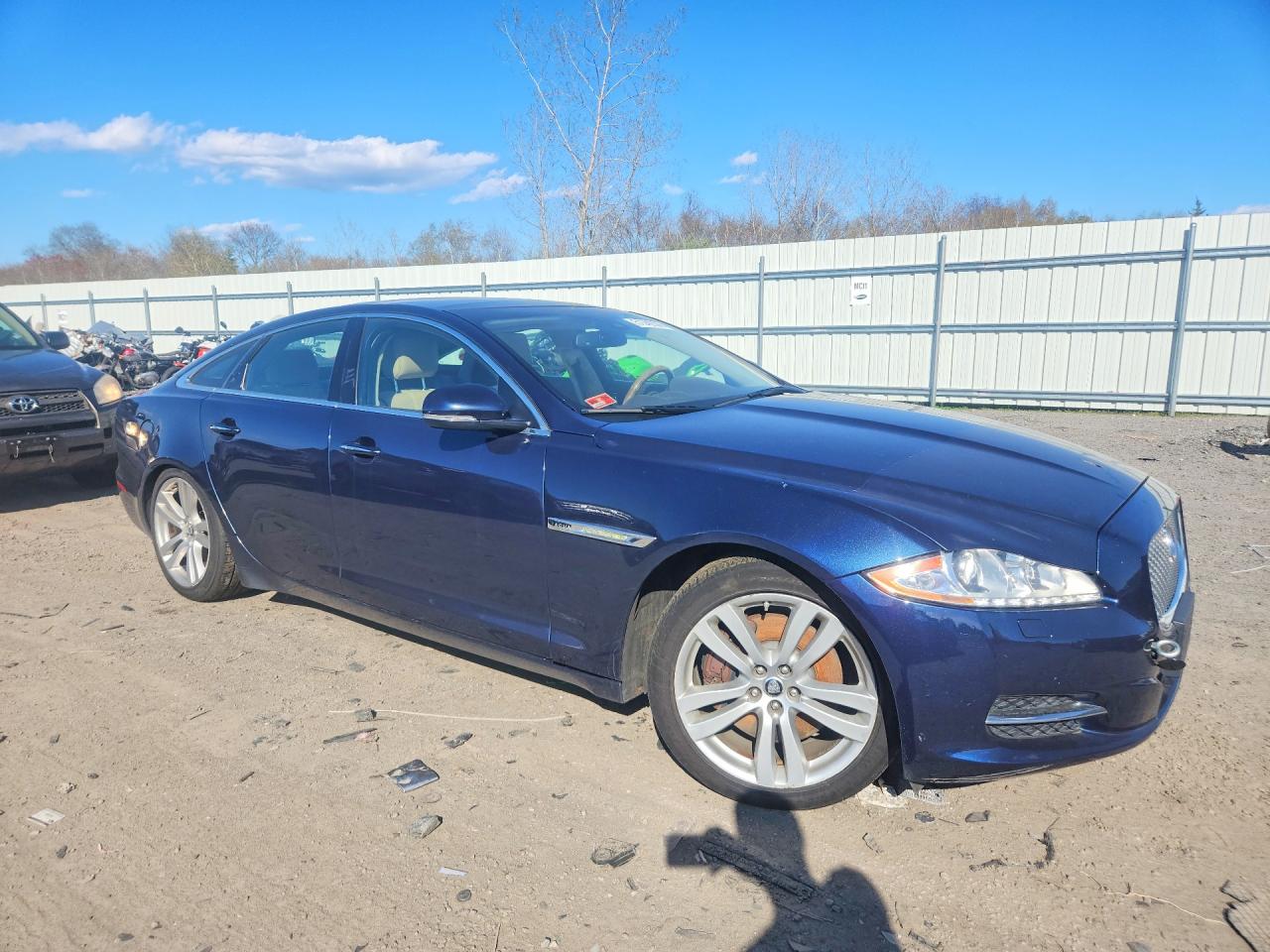 2013 Jaguar Xj Blue vin: SAJWJ1CD7D8V47268