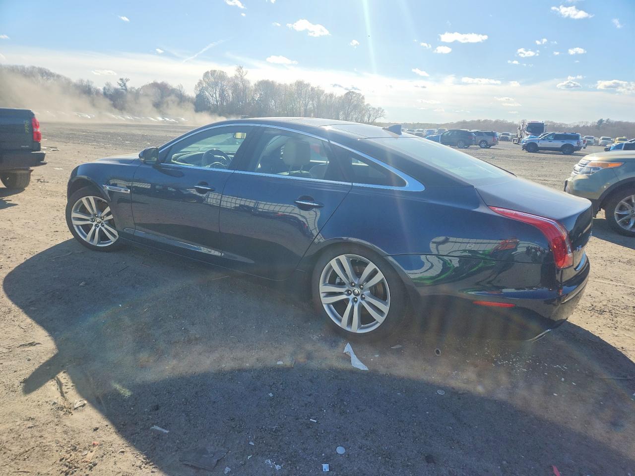 2013 Jaguar Xj Blue vin: SAJWJ1CD7D8V47268