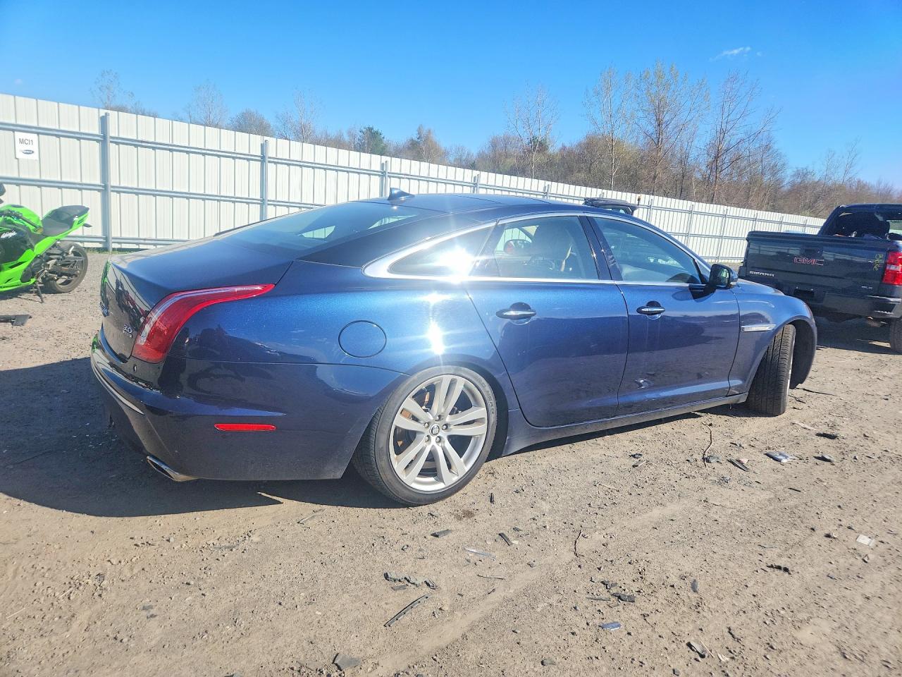 2013 Jaguar Xj Blue vin: SAJWJ1CD7D8V47268