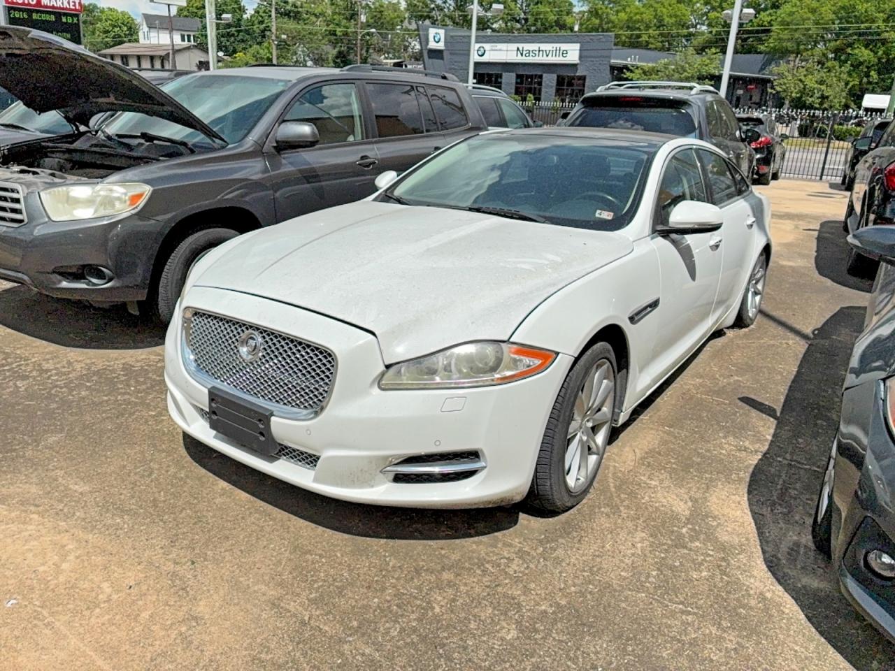 2013 Jaguar Xj White vin: SAJWJ1CD7D8V49599