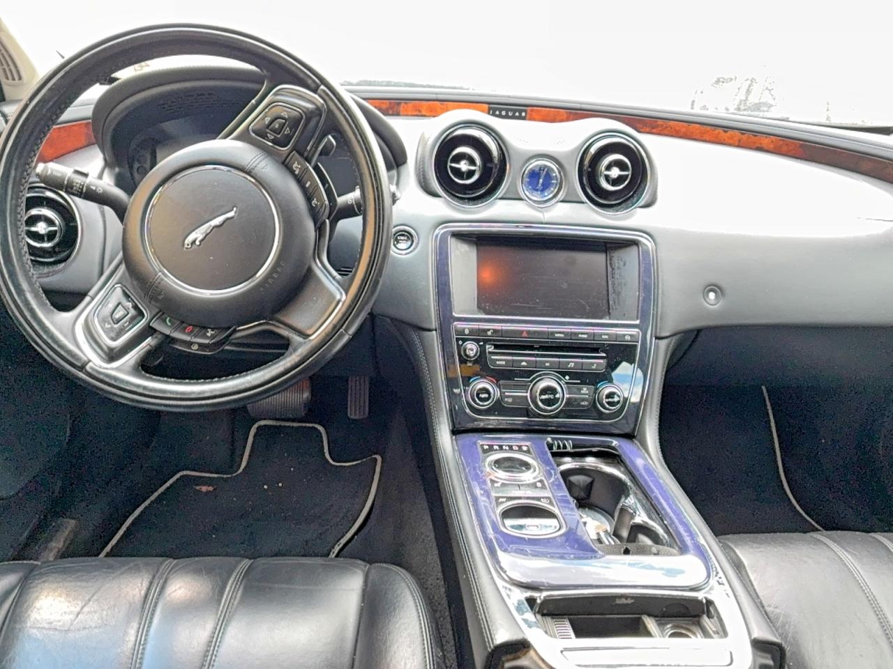 2013 Jaguar Xj White vin: SAJWJ1CD7D8V49599