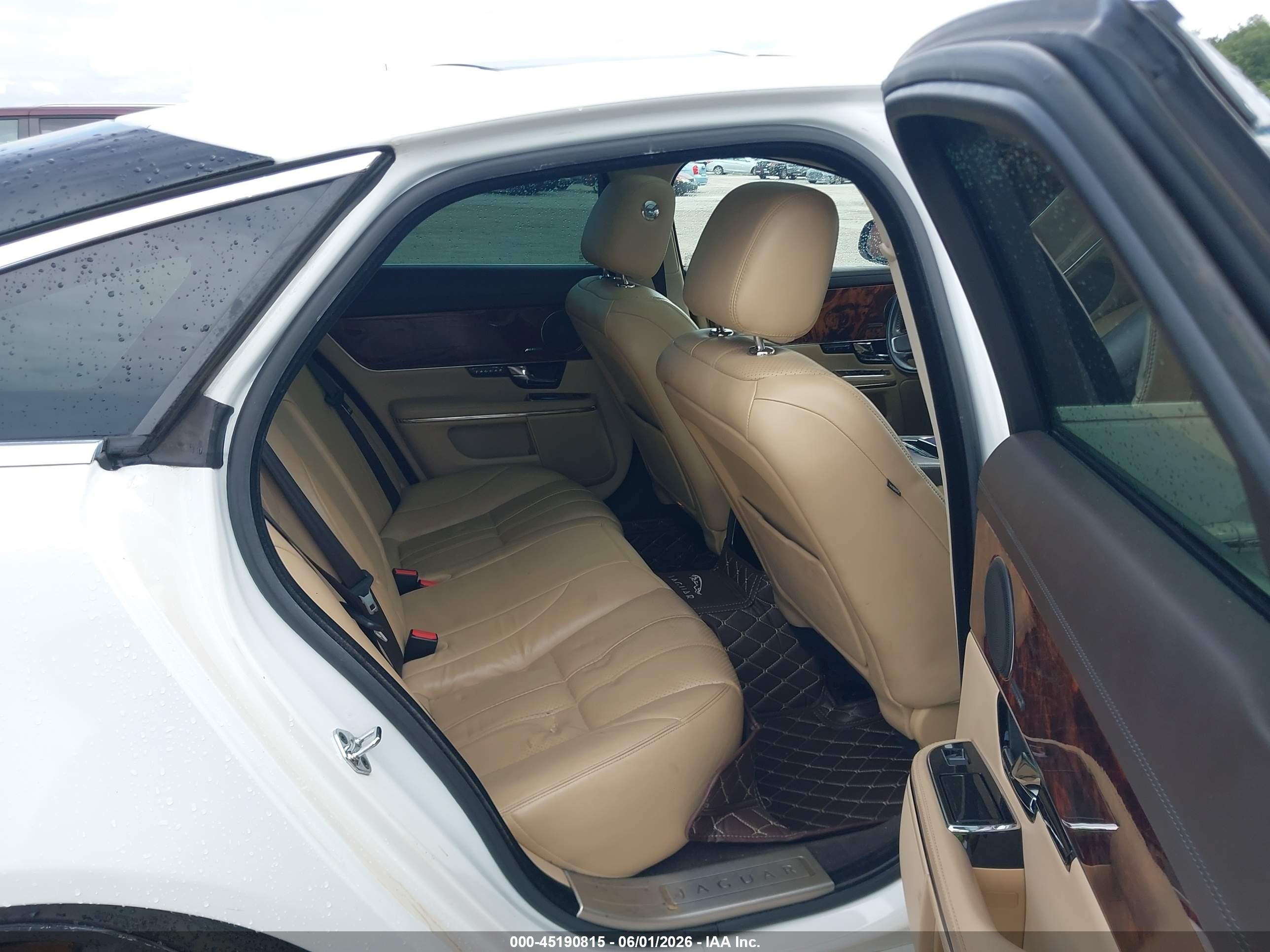 2013 Jaguar Xj   White vin: SAJWJ1CD8D8V47635