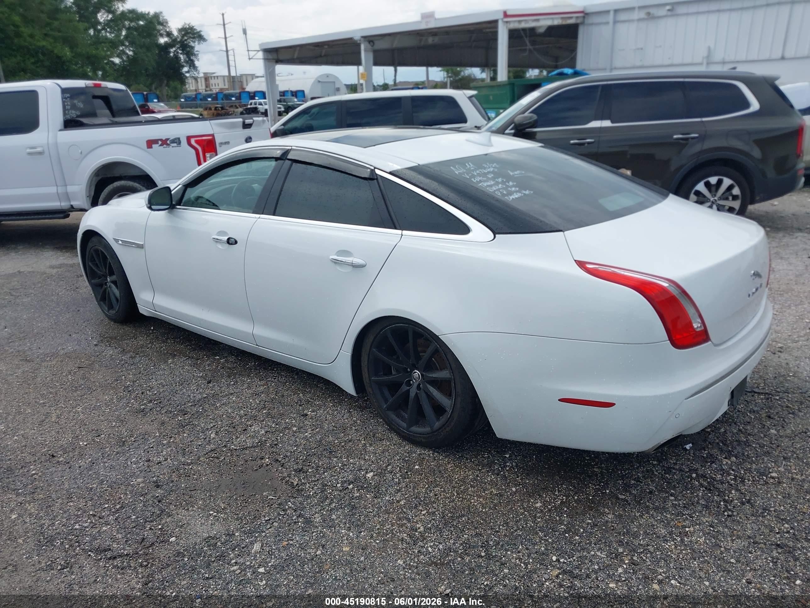 2013 Jaguar Xj   White vin: SAJWJ1CD8D8V47635