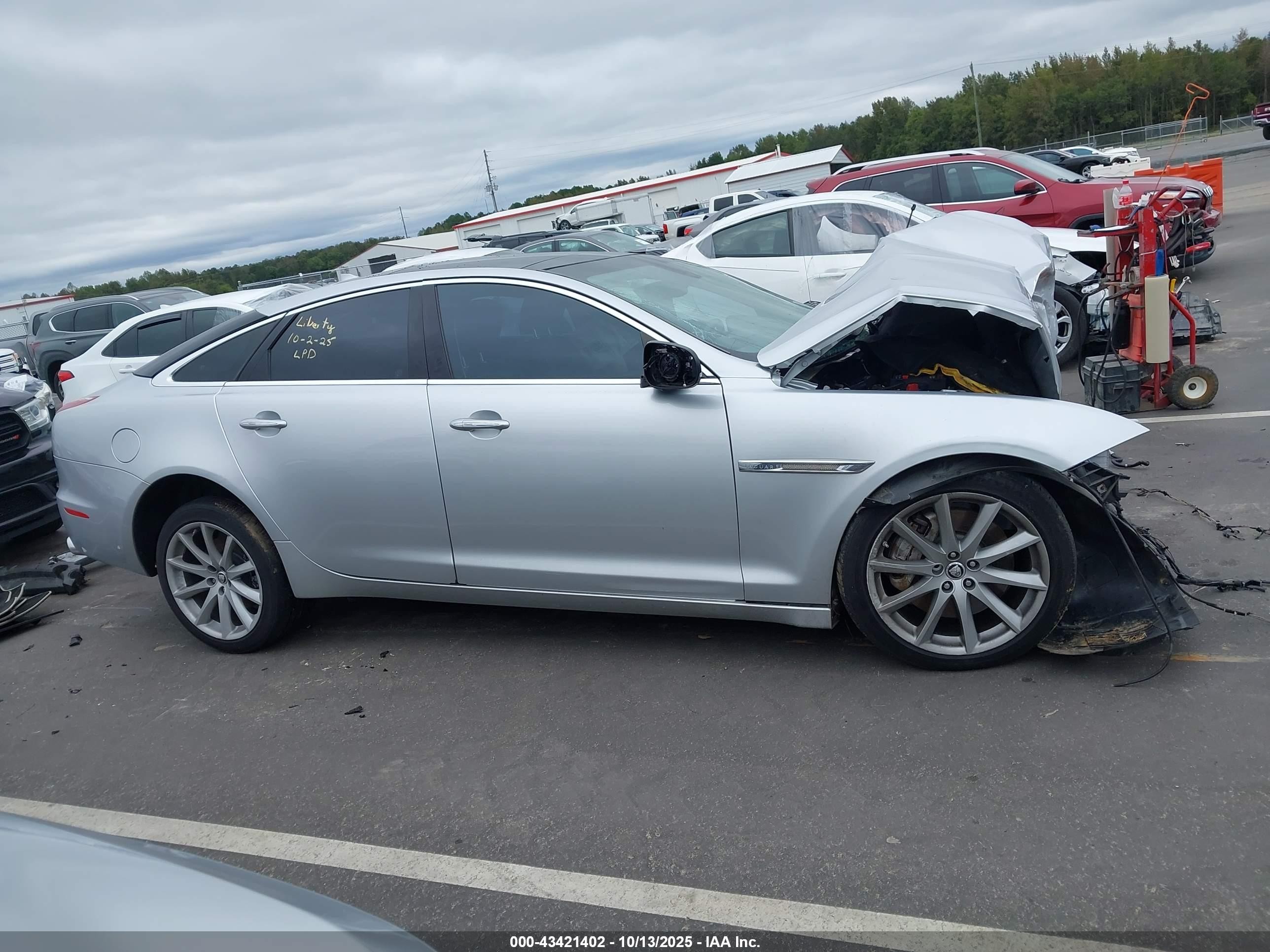 2013 Jaguar Xj   Silver vin: SAJWJ1CDXD8V49919