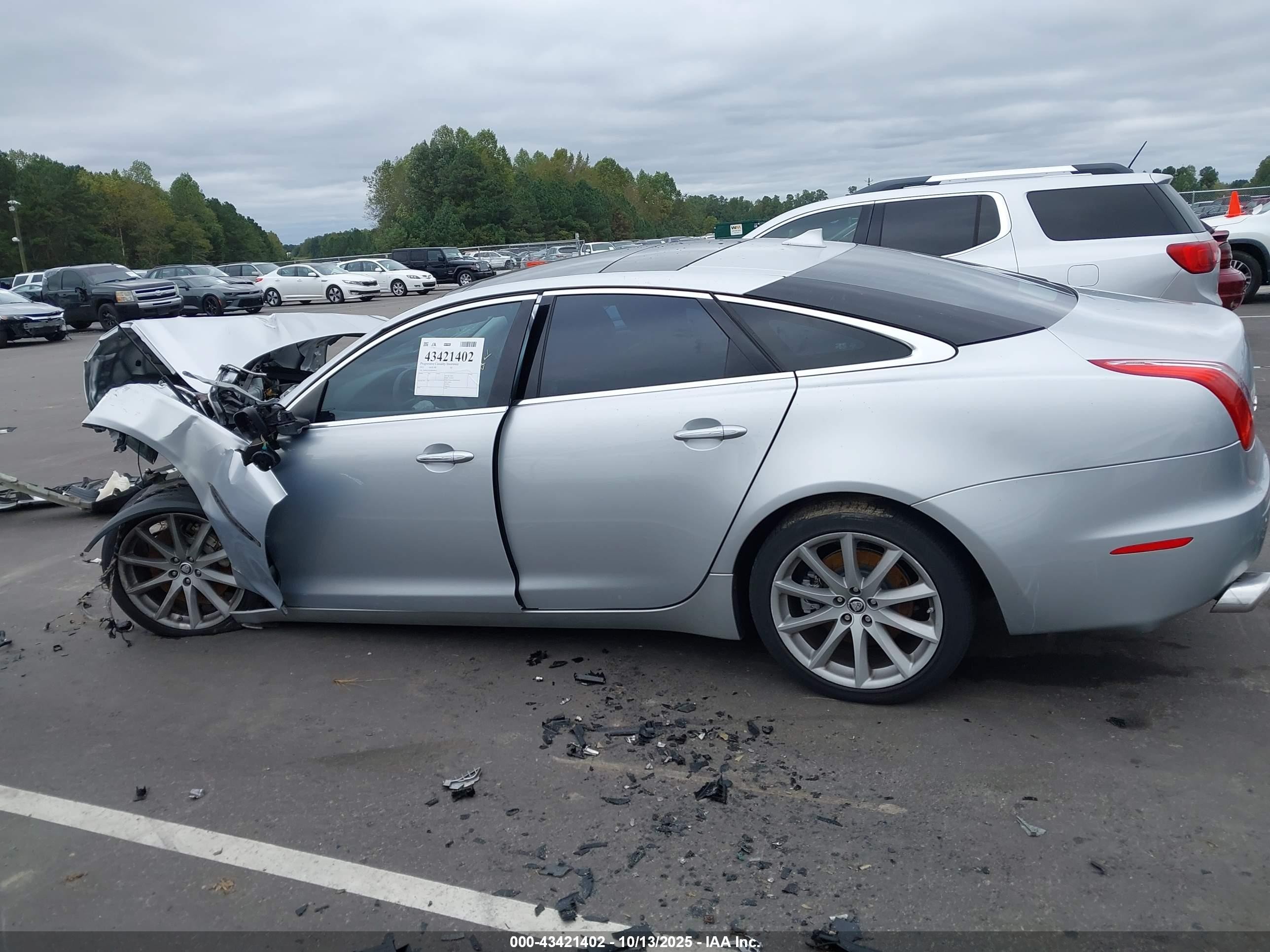 2013 Jaguar Xj   Silver vin: SAJWJ1CDXD8V49919