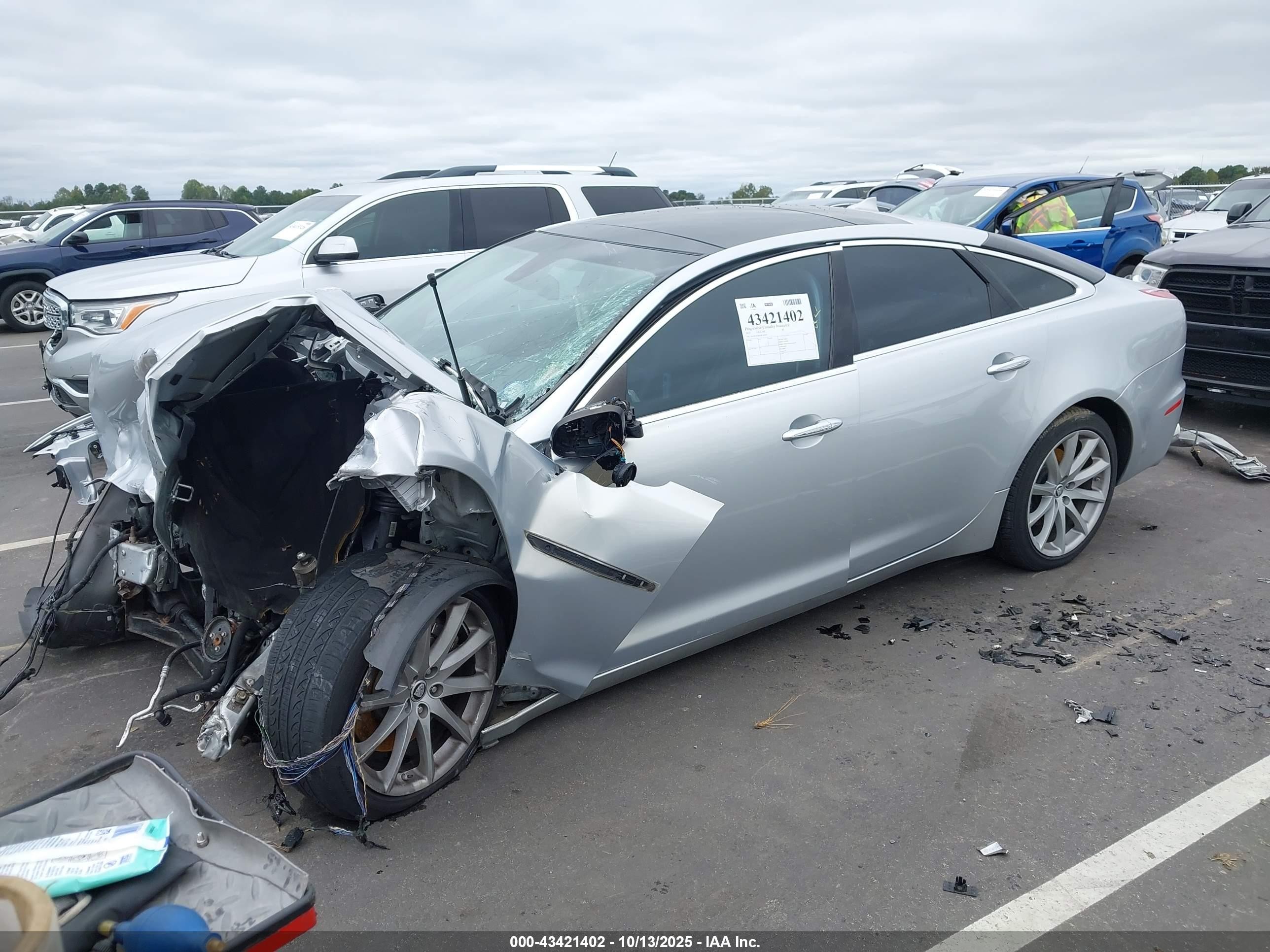 2013 Jaguar Xj   Silver vin: SAJWJ1CDXD8V49919