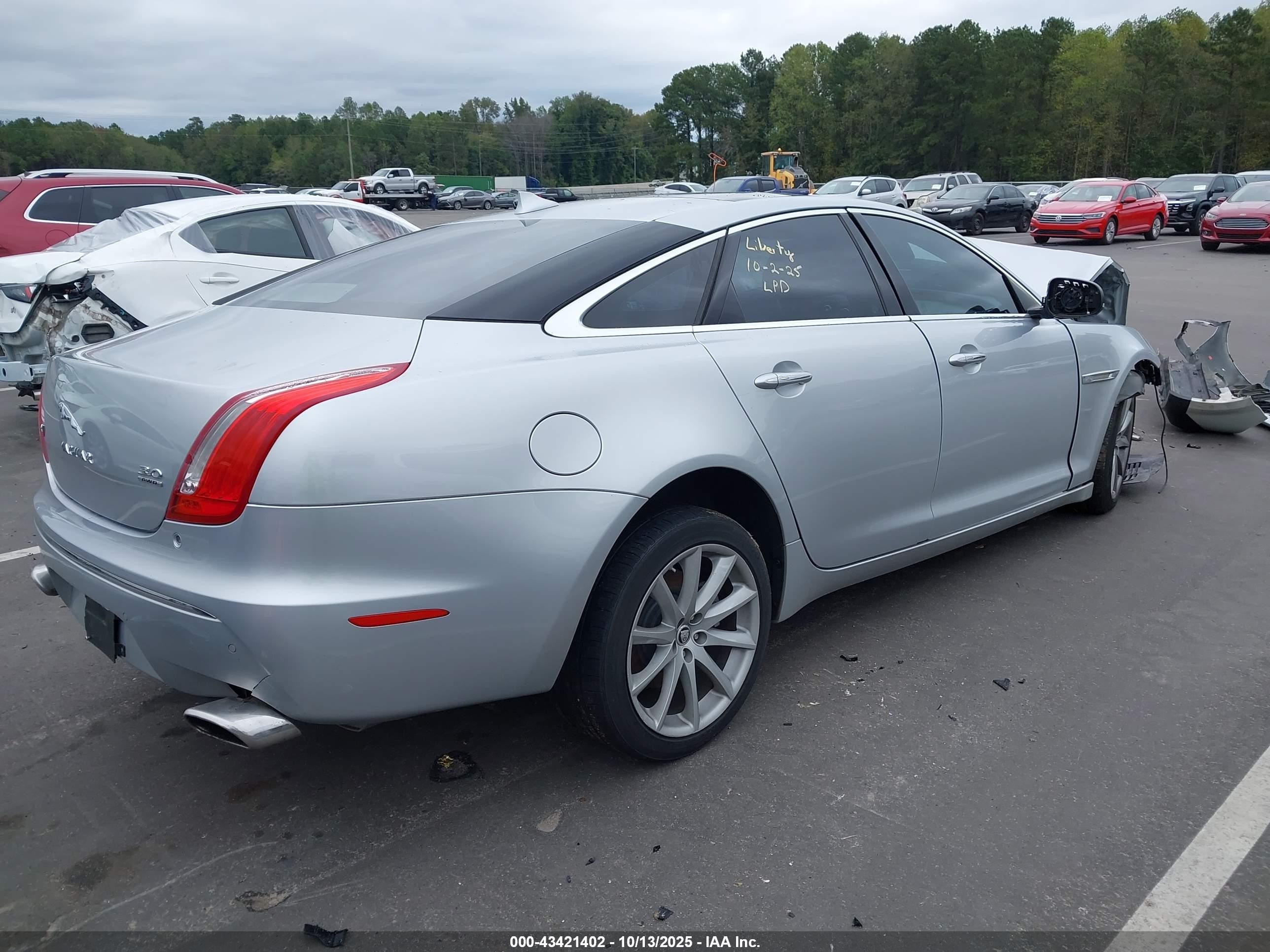 2013 Jaguar Xj   Silver vin: SAJWJ1CDXD8V49919