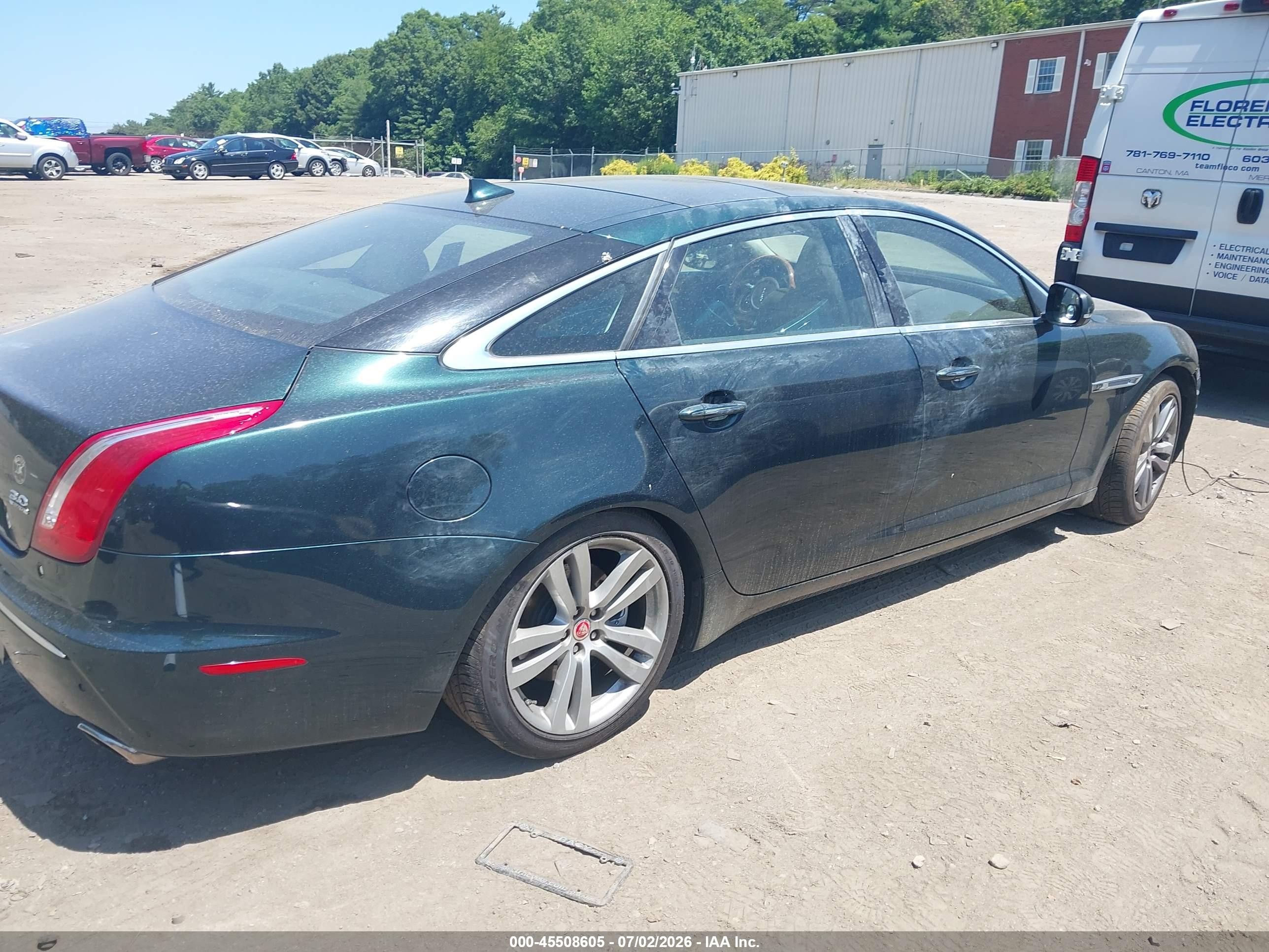 2013 Jaguar Xj Xjl Portfolio Зеленый vin: SAJWJ2GD2D8V50109