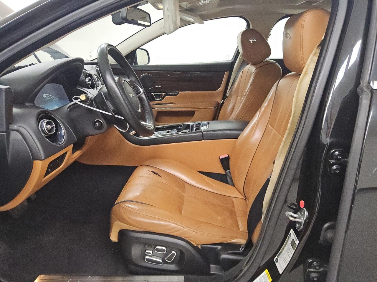 2014 Jaguar Xjl Portfolio Черный vin: SAJWJ2GD2E8V66439 Damage: Left Front Seat Cushion, Torn, 3 To 4 Inches