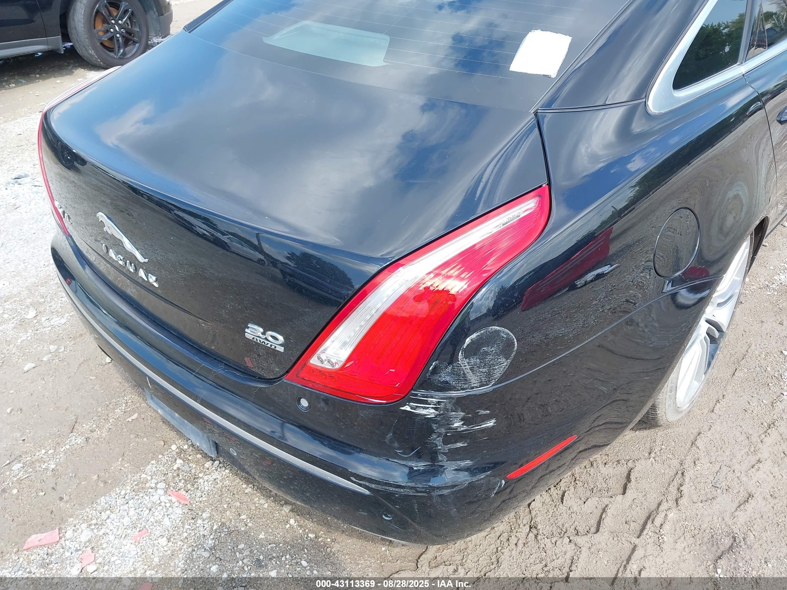 2013 Jaguar Xj Xjl Portfolio Black vin: SAJWJ2GD8D8V47764