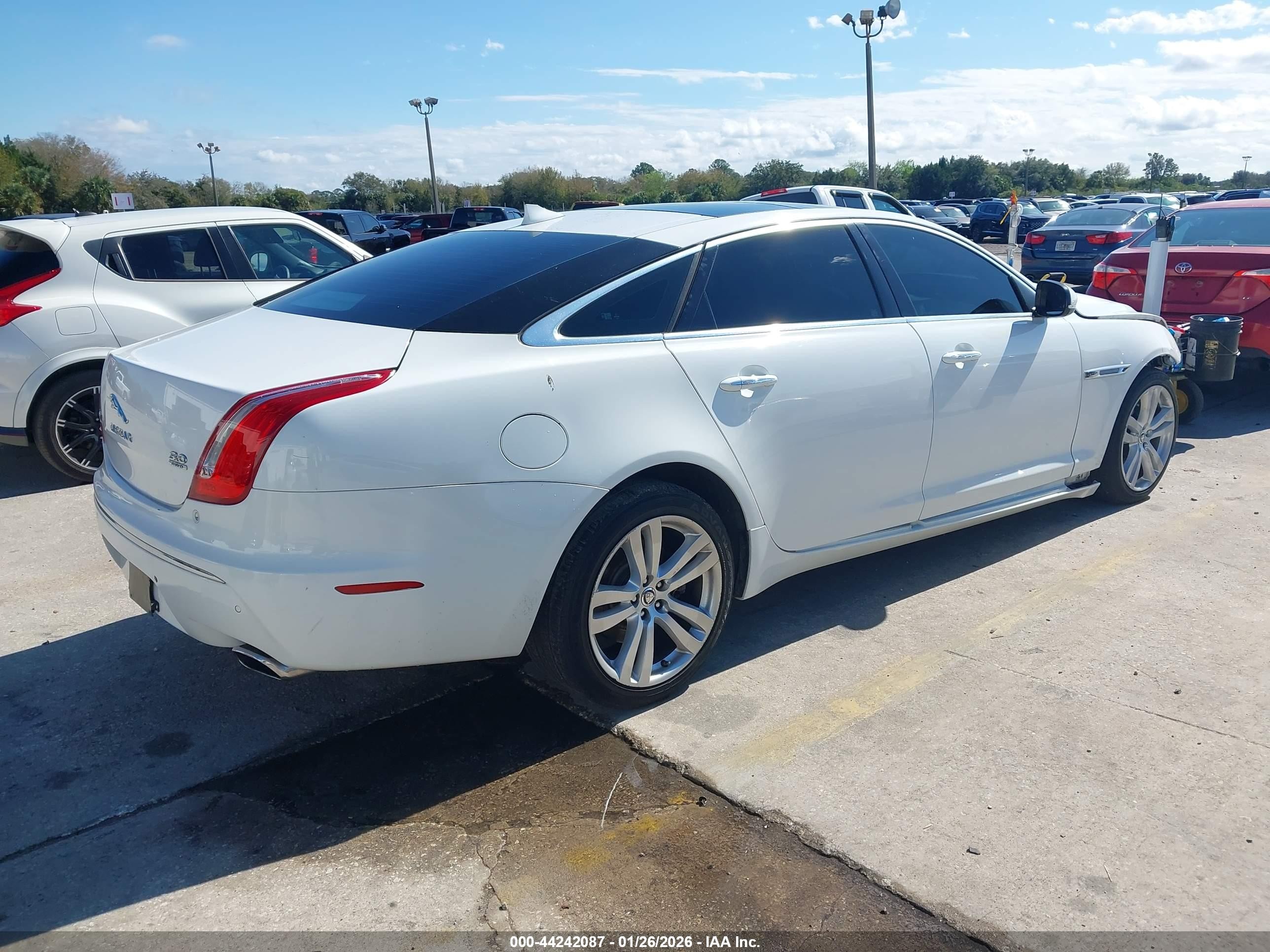 2013 Jaguar Xj Xjl Portfolio White vin: SAJWJ2GD8D8V50437