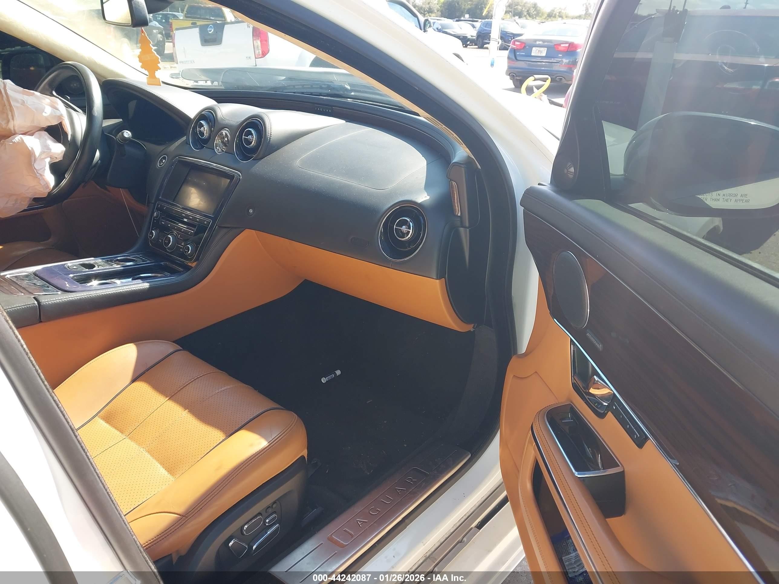 2013 Jaguar Xj Xjl Portfolio White vin: SAJWJ2GD8D8V50437